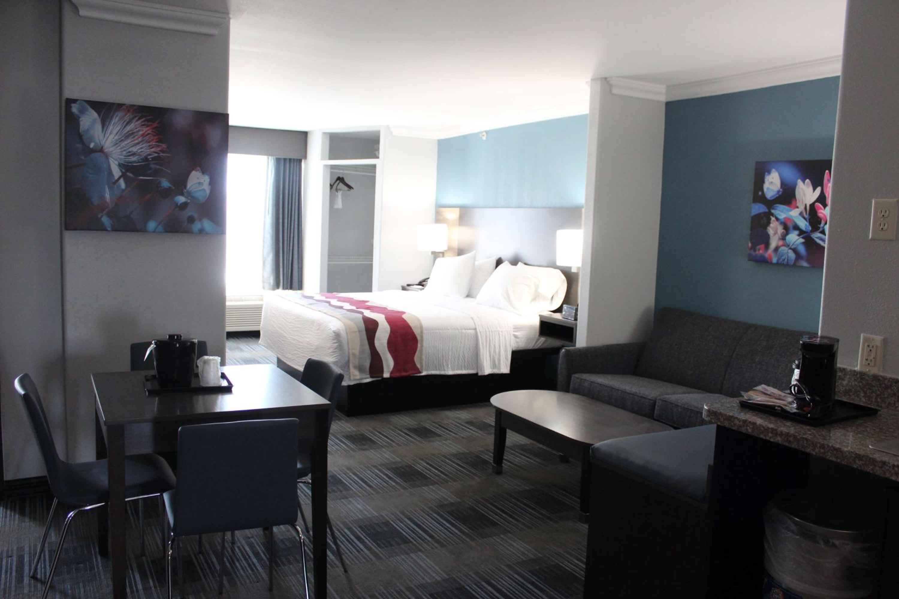 One-Bedroom Suite with One King and One Queen Bed and Full Kitchen - Photo 1