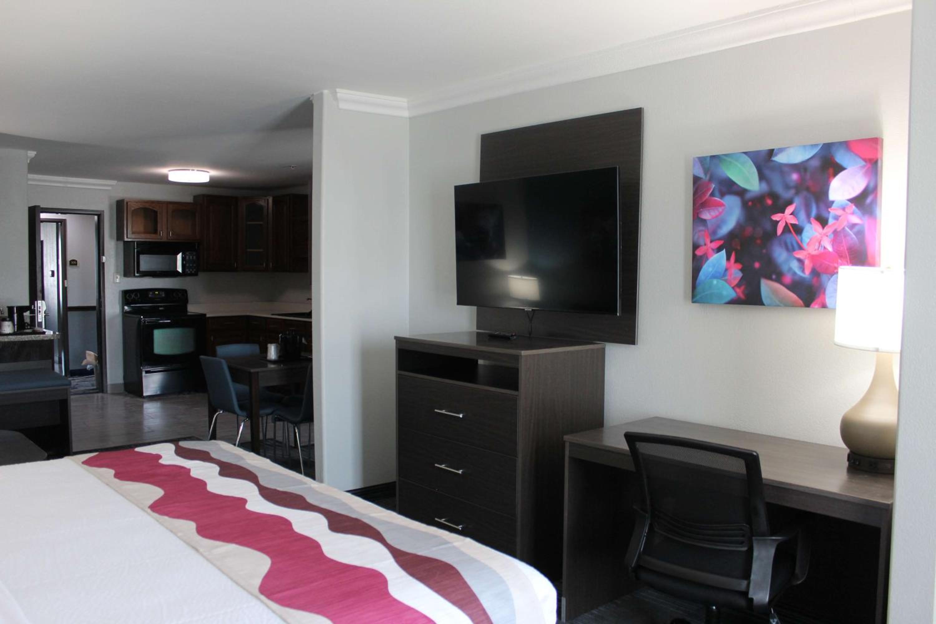 One-Bedroom Suite with One King and One Queen Bed and Full Kitchen - Photo 3