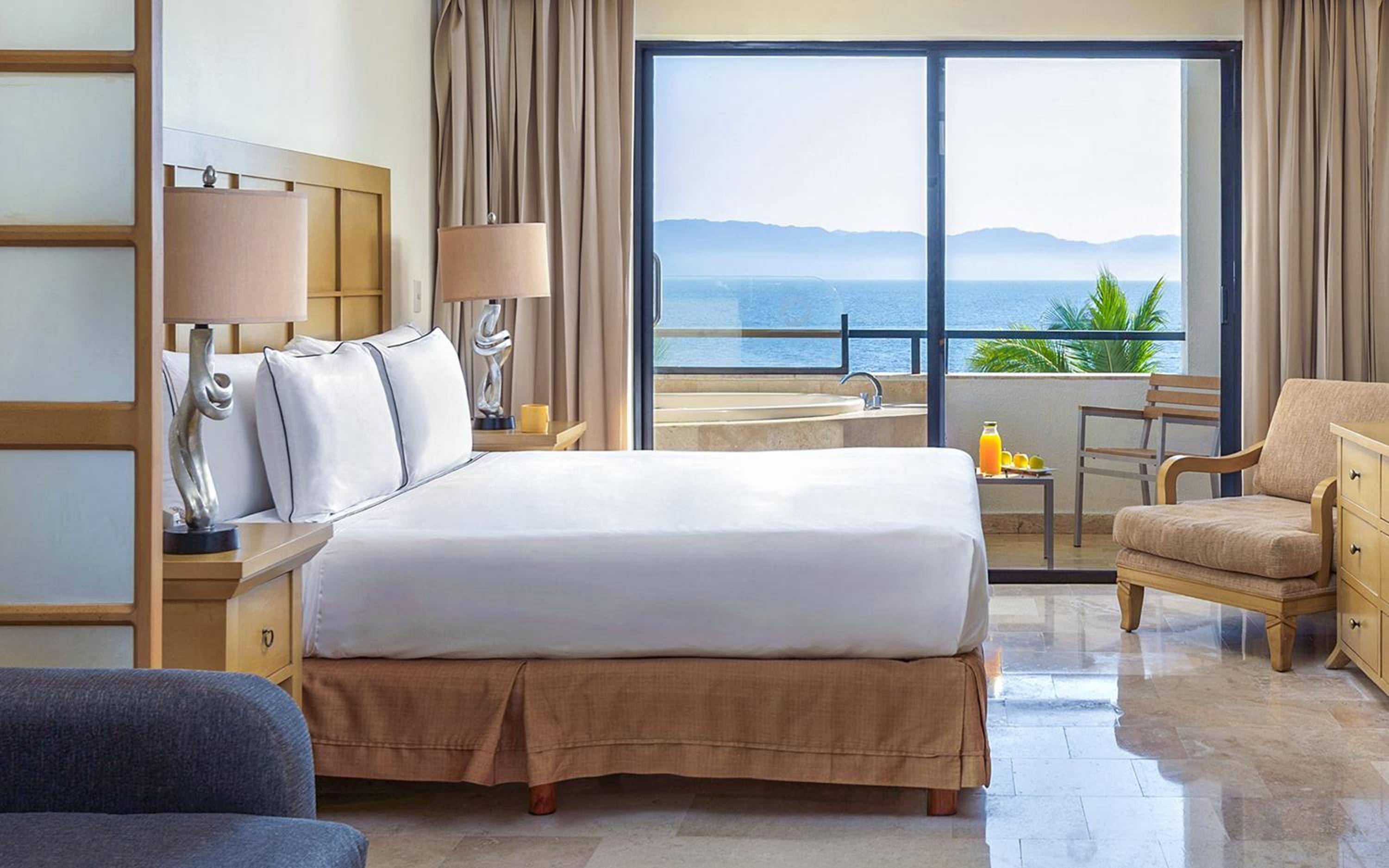 Premium Ocean Front Room  - Photo 1
