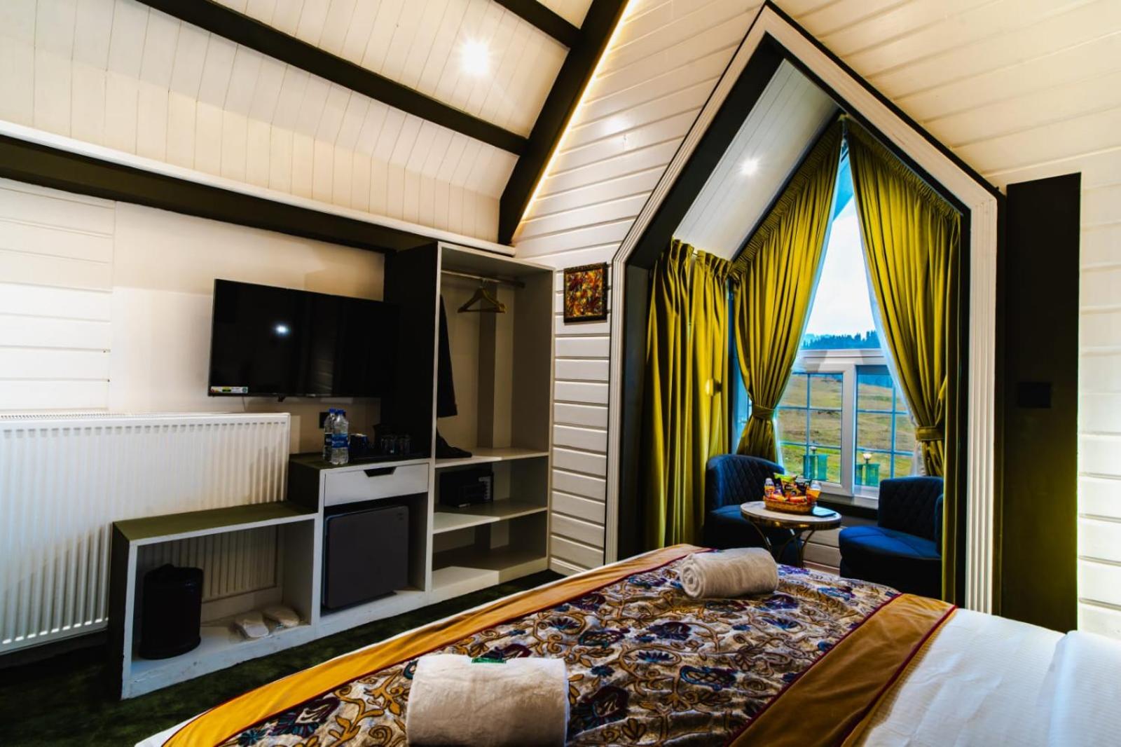King Room with Mountain View photo 3