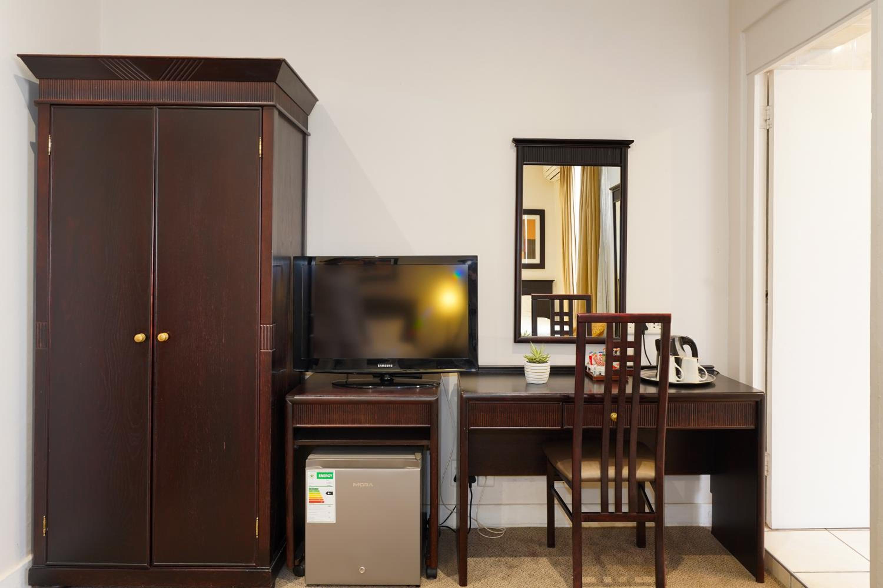 Standard Twin Room - Photo 4
