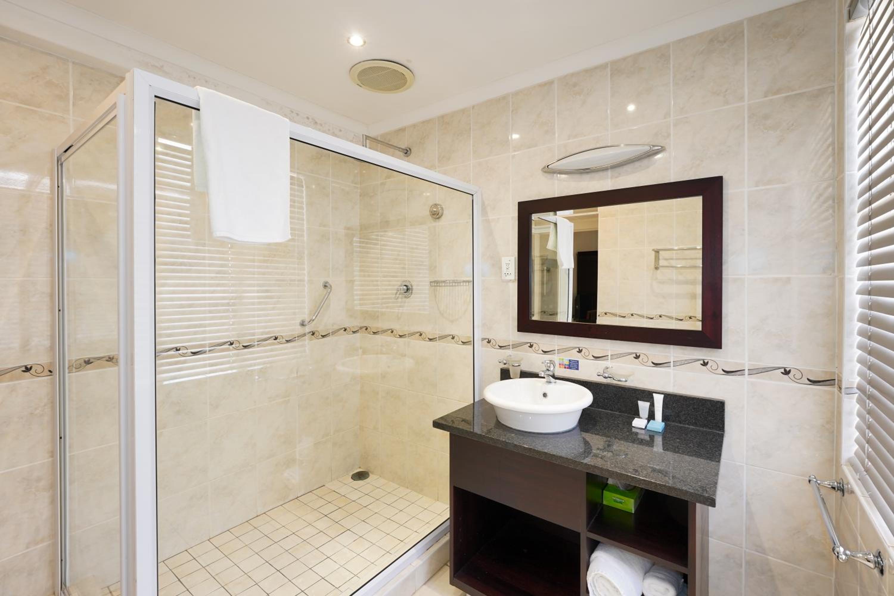 Standard Twin Room - Photo 3