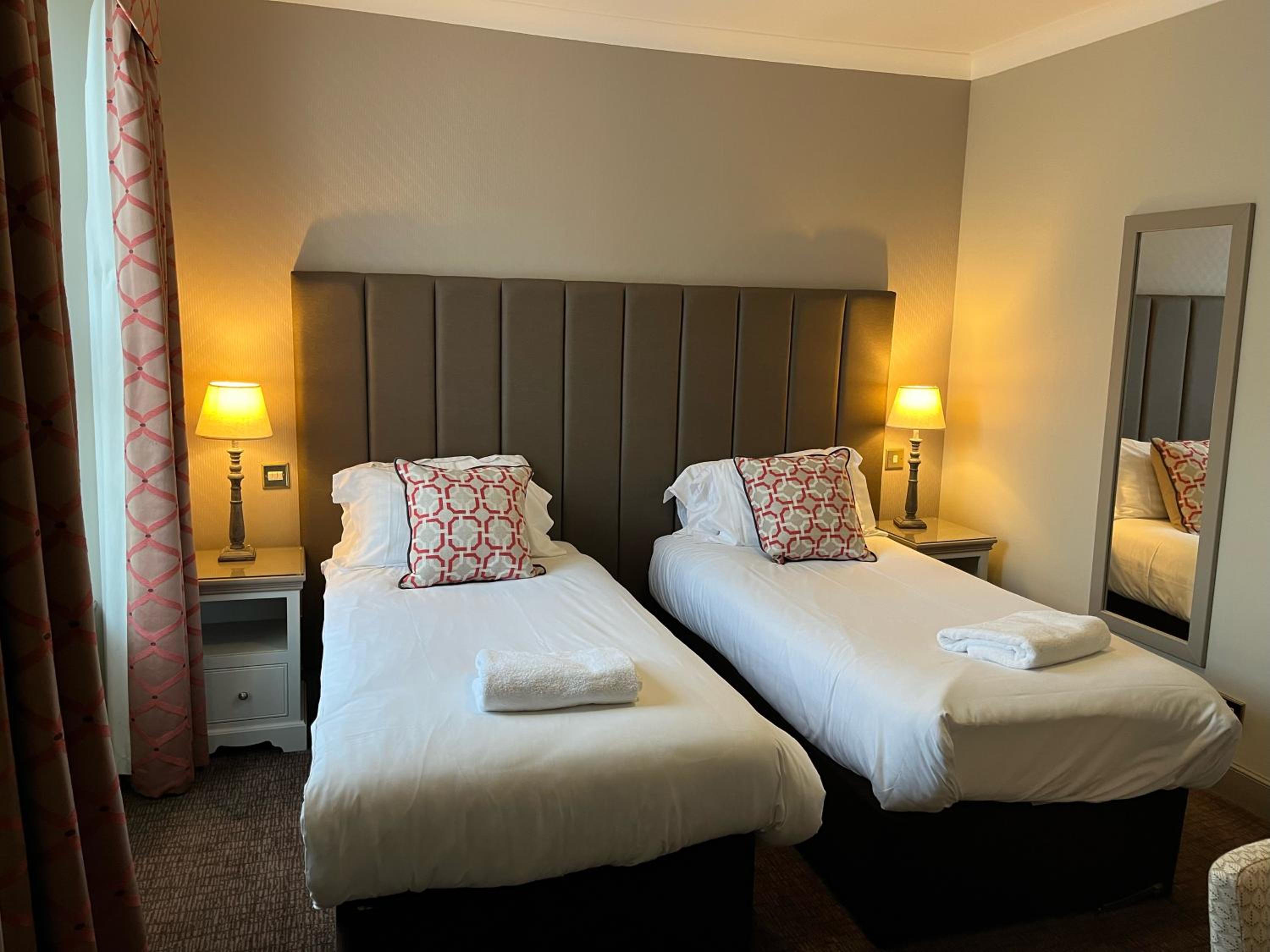 Double or Twin Room - Photo 4