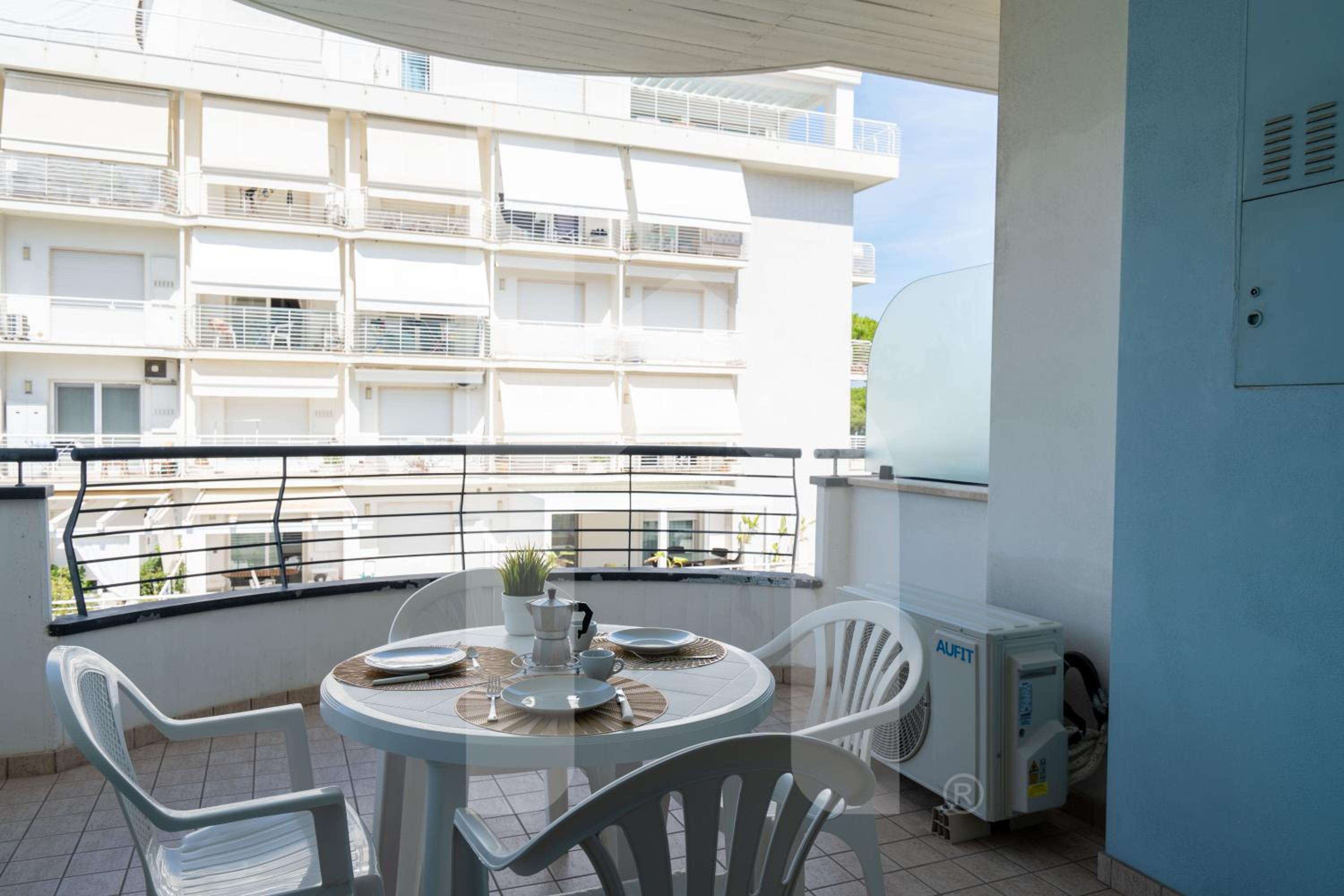 One-Bedroom Apartment with Balcony