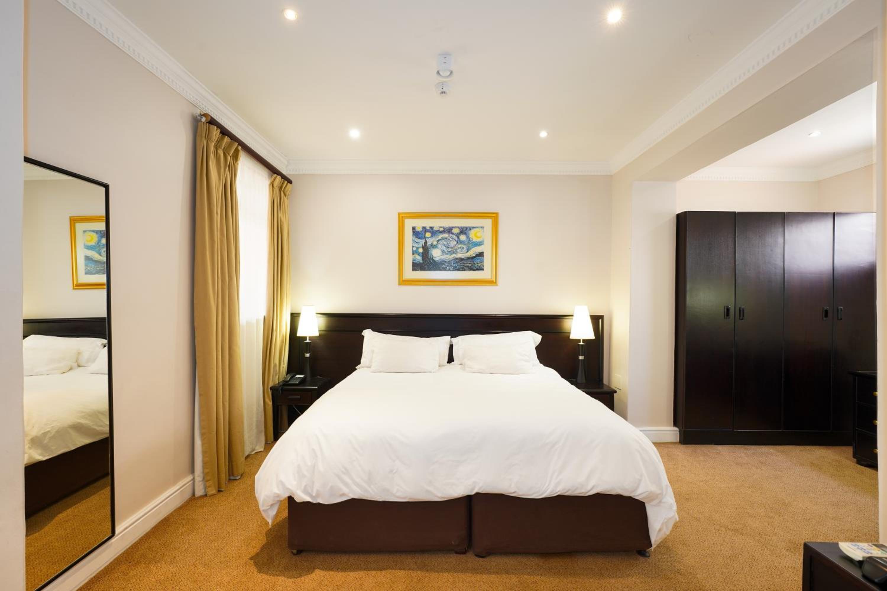 Standard King Room photo 3