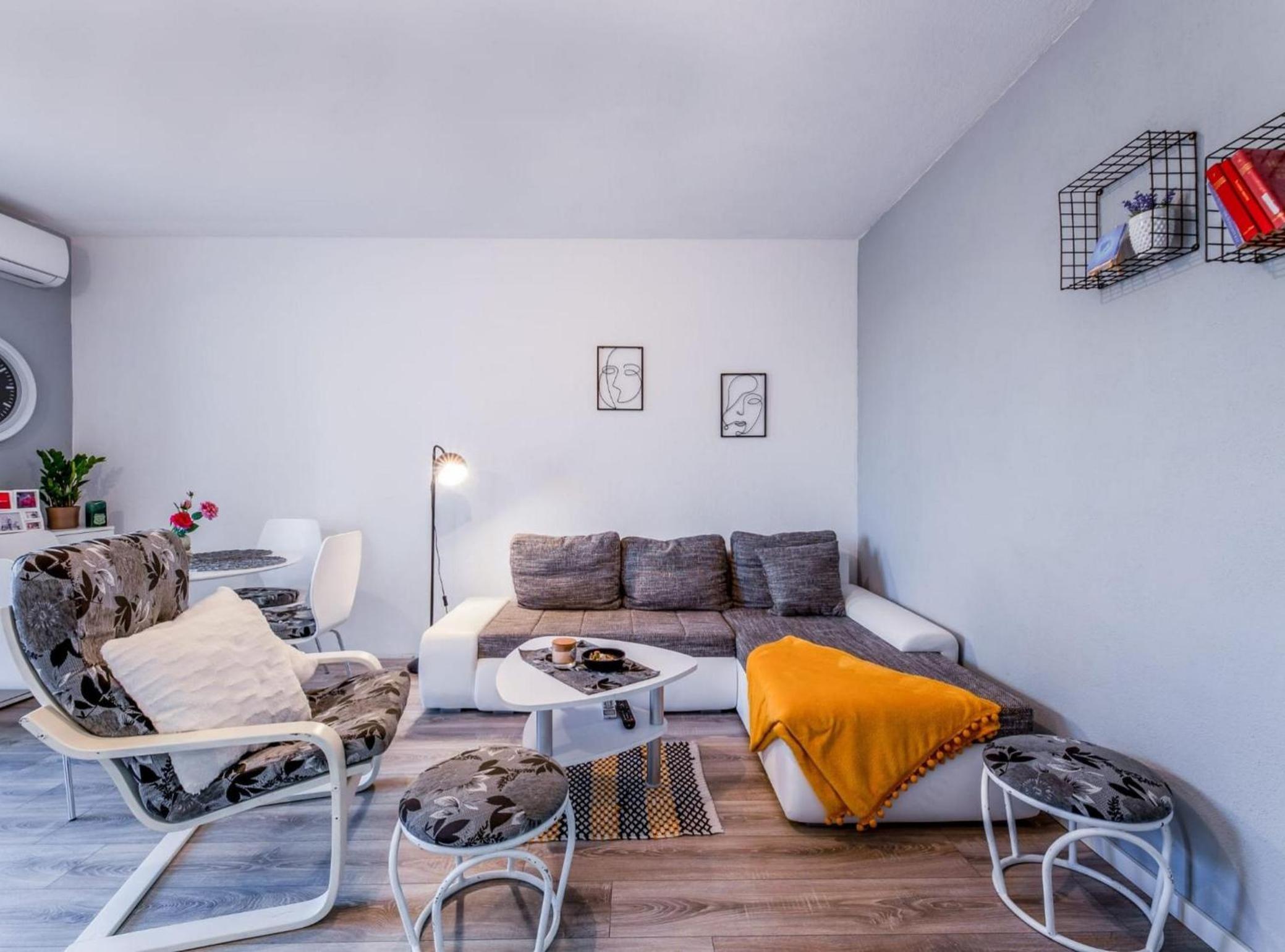 One Bedroom Apartment With Balcony
