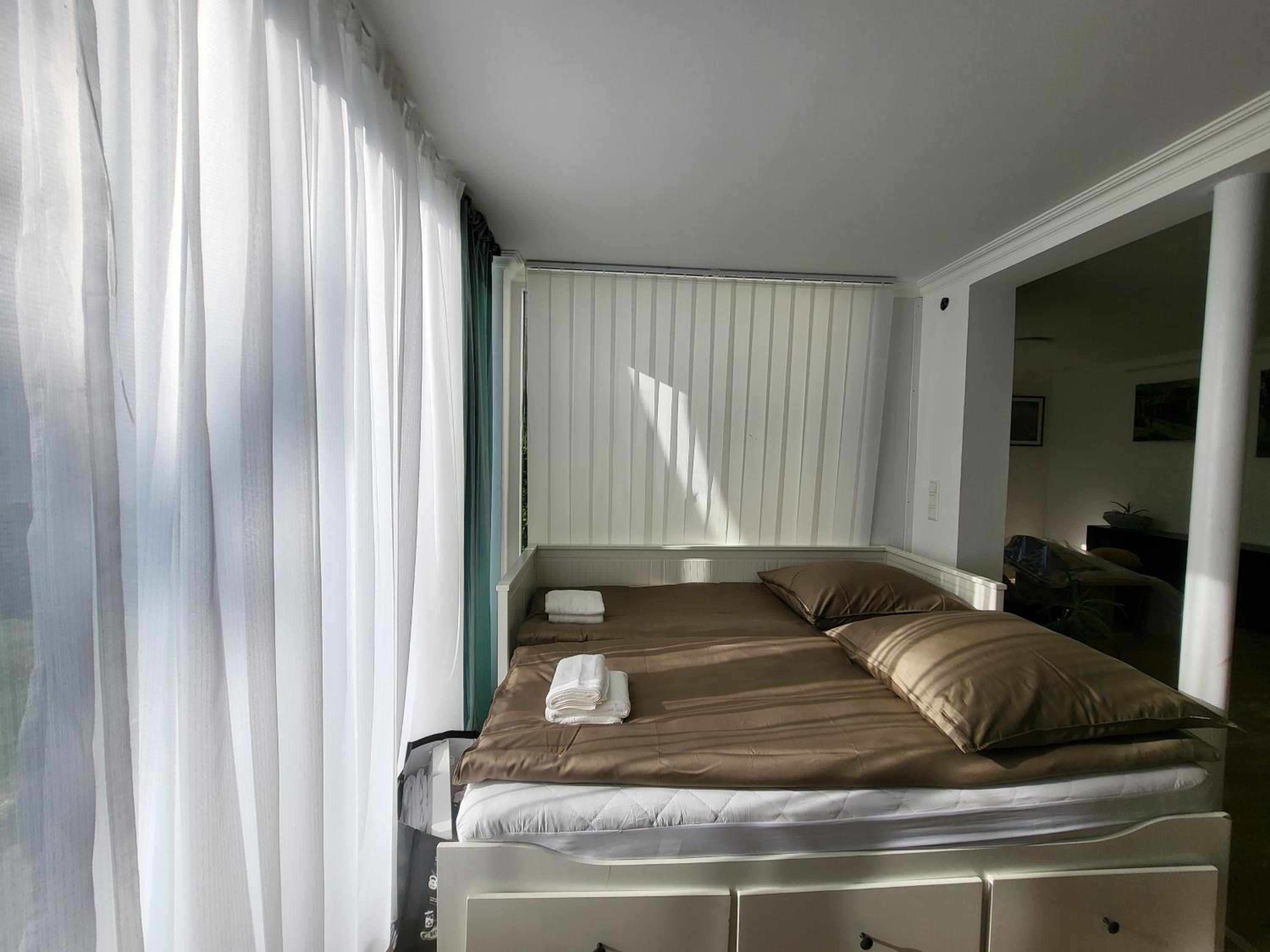 One-Bedroom Apartment photo 1