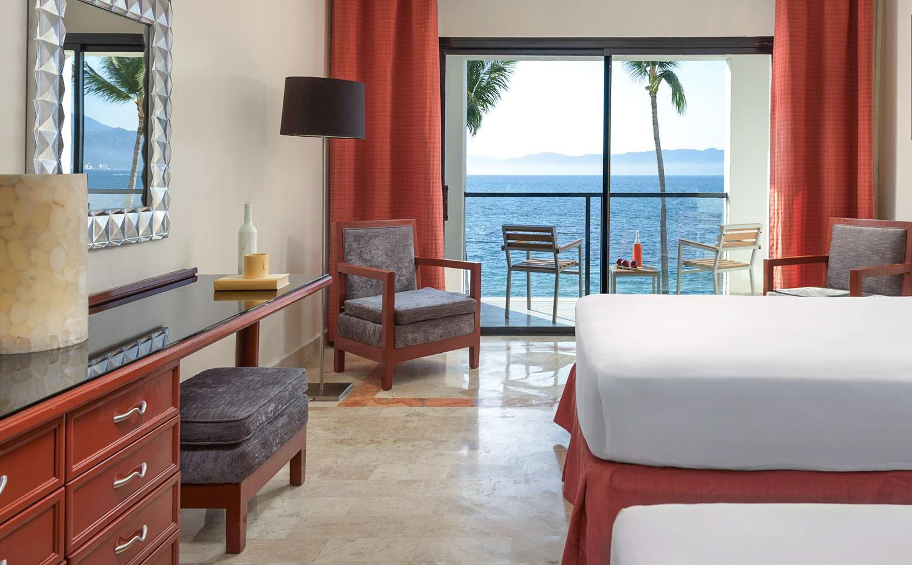 Premium Ocean Front Room  - Photo 2