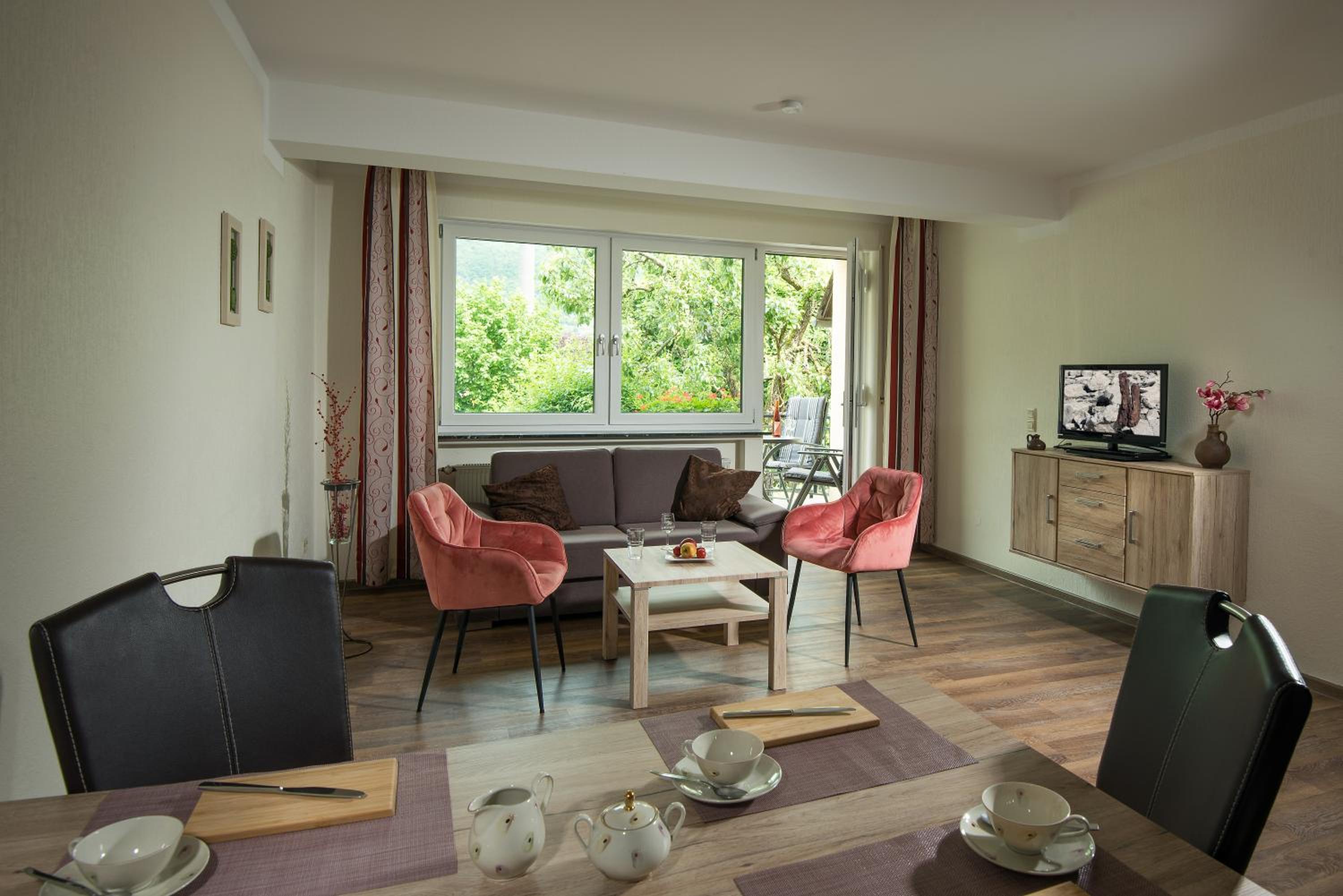 One-Bedroom Apartment photo 1