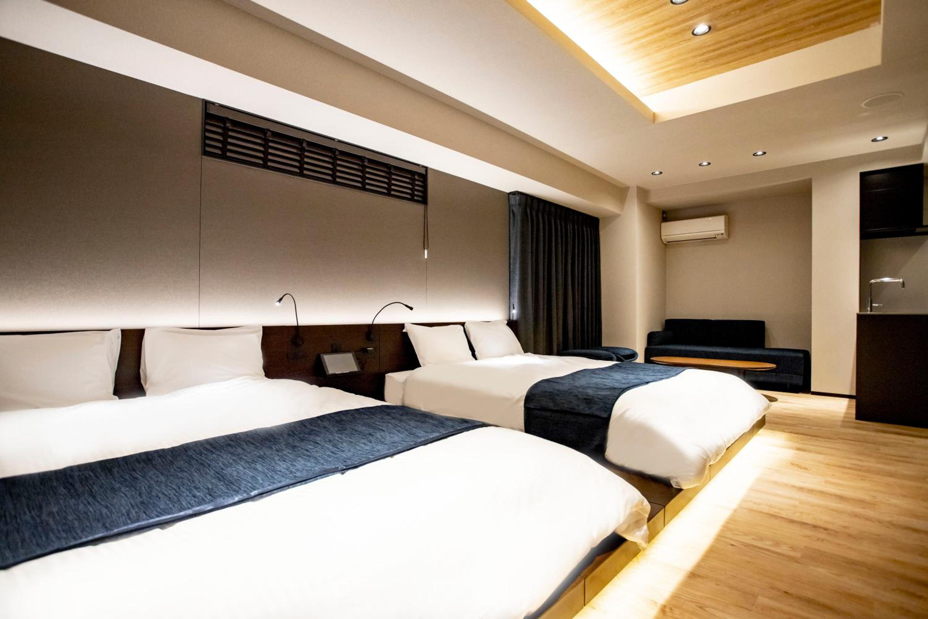 Queen Room with Two Queen Beds - Photo 6