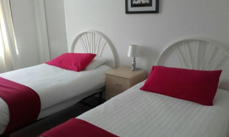 Twin Room with Private Bathroom - Photo 1