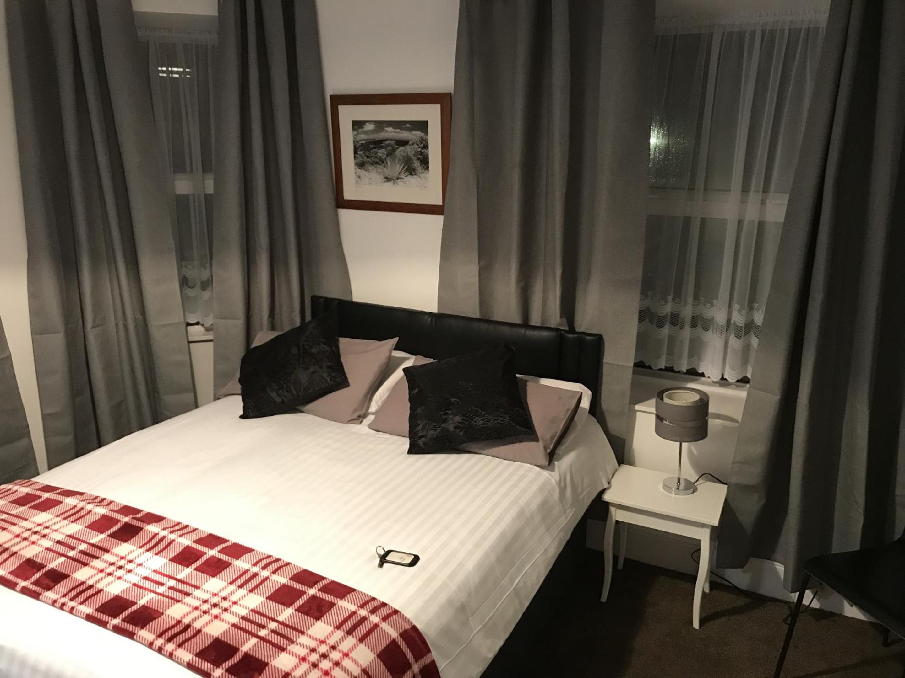 Double Room with Private Bathroom - Photo 4