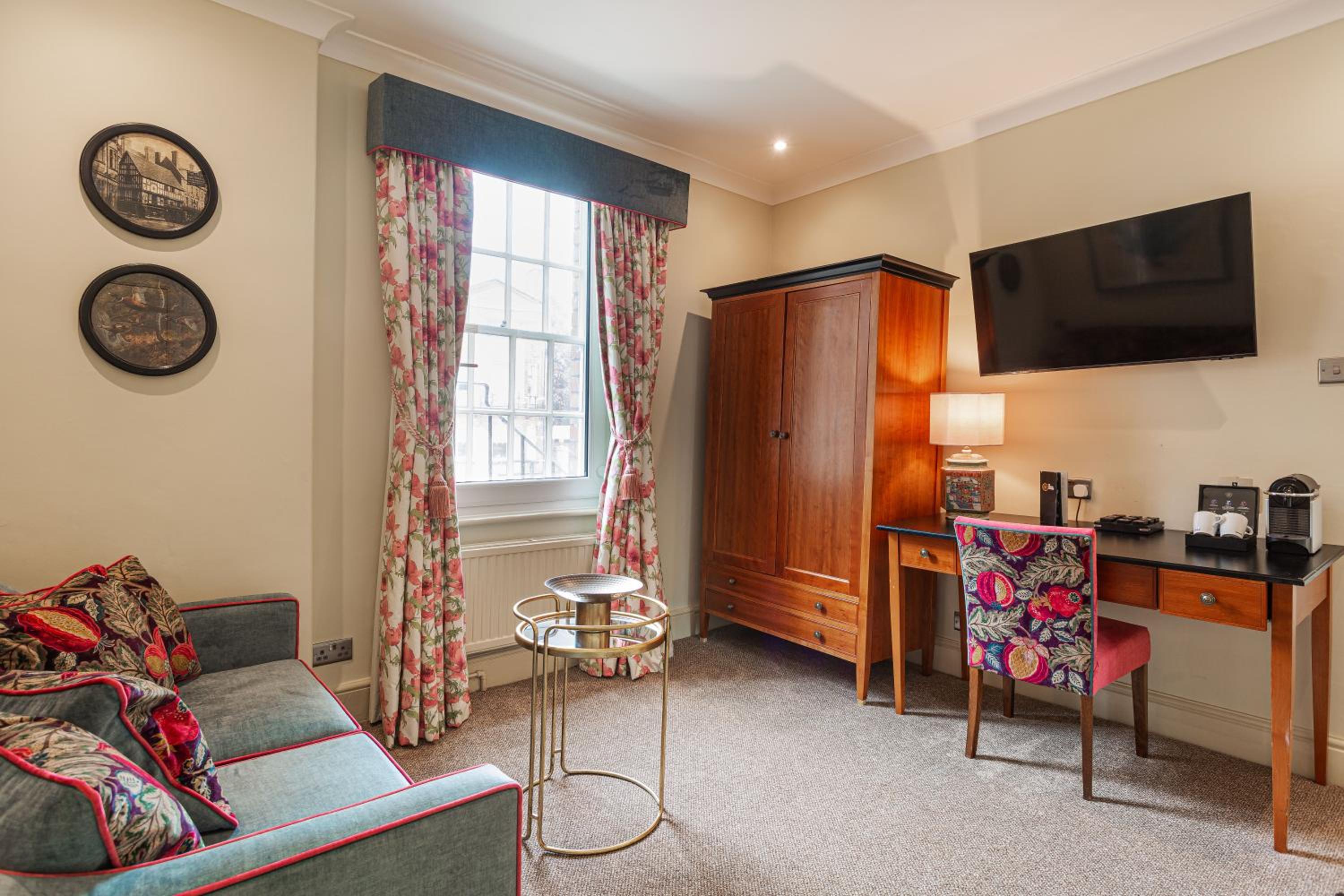 Deluxe Family Room photo 2