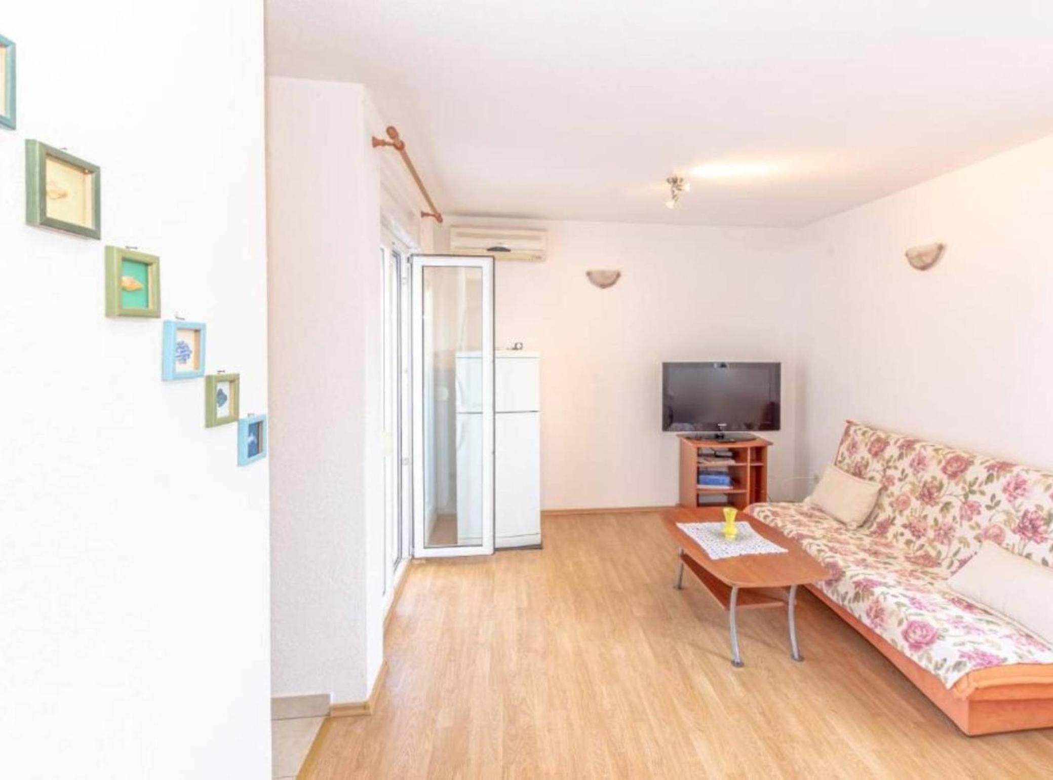 One Bedroom Apartment With Balcony