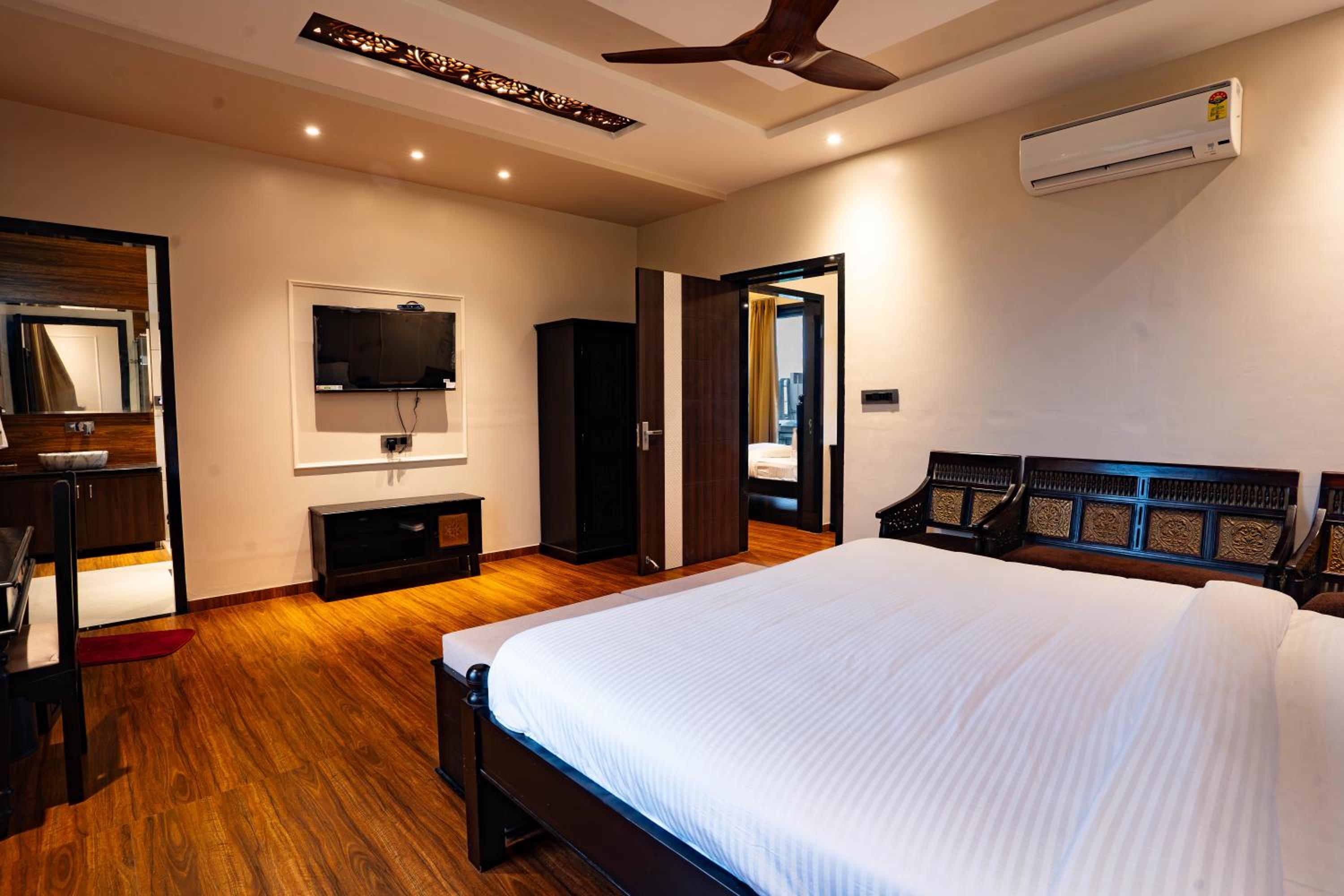 Two-Bedroom Villa - Photo 4