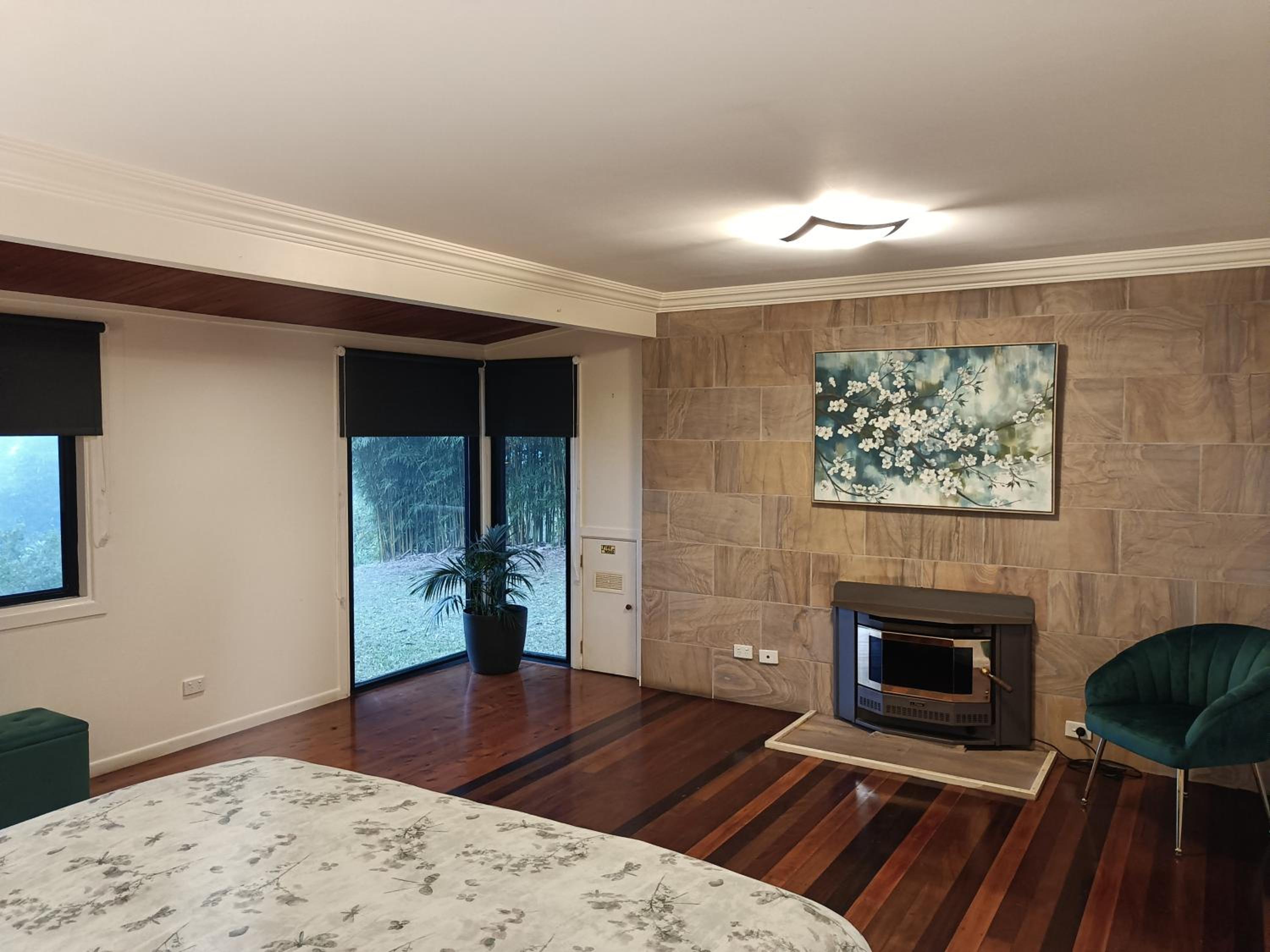Three-Bedroom House photo 3