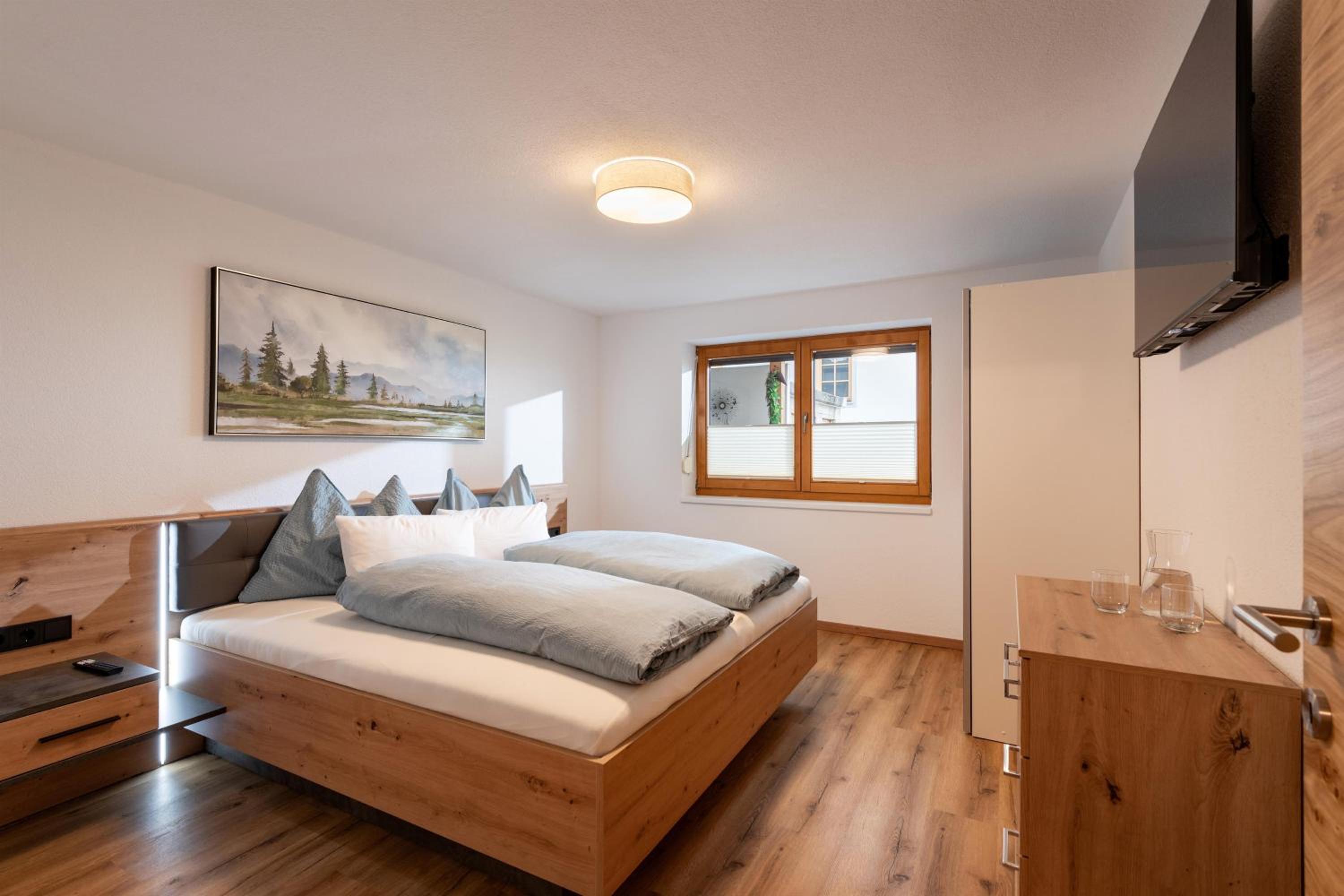 One-Bedroom Apartment with Shower photo 1