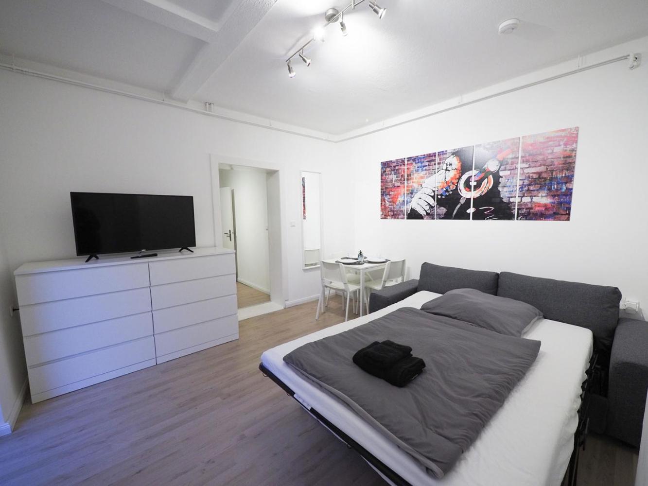 One-Bedroom Apartment photo 2
