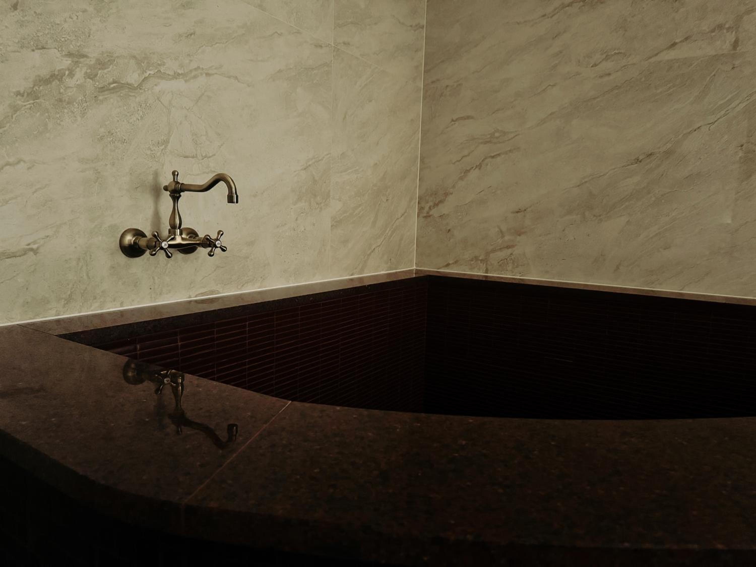 Deluxe Double Room with Bath photo 3