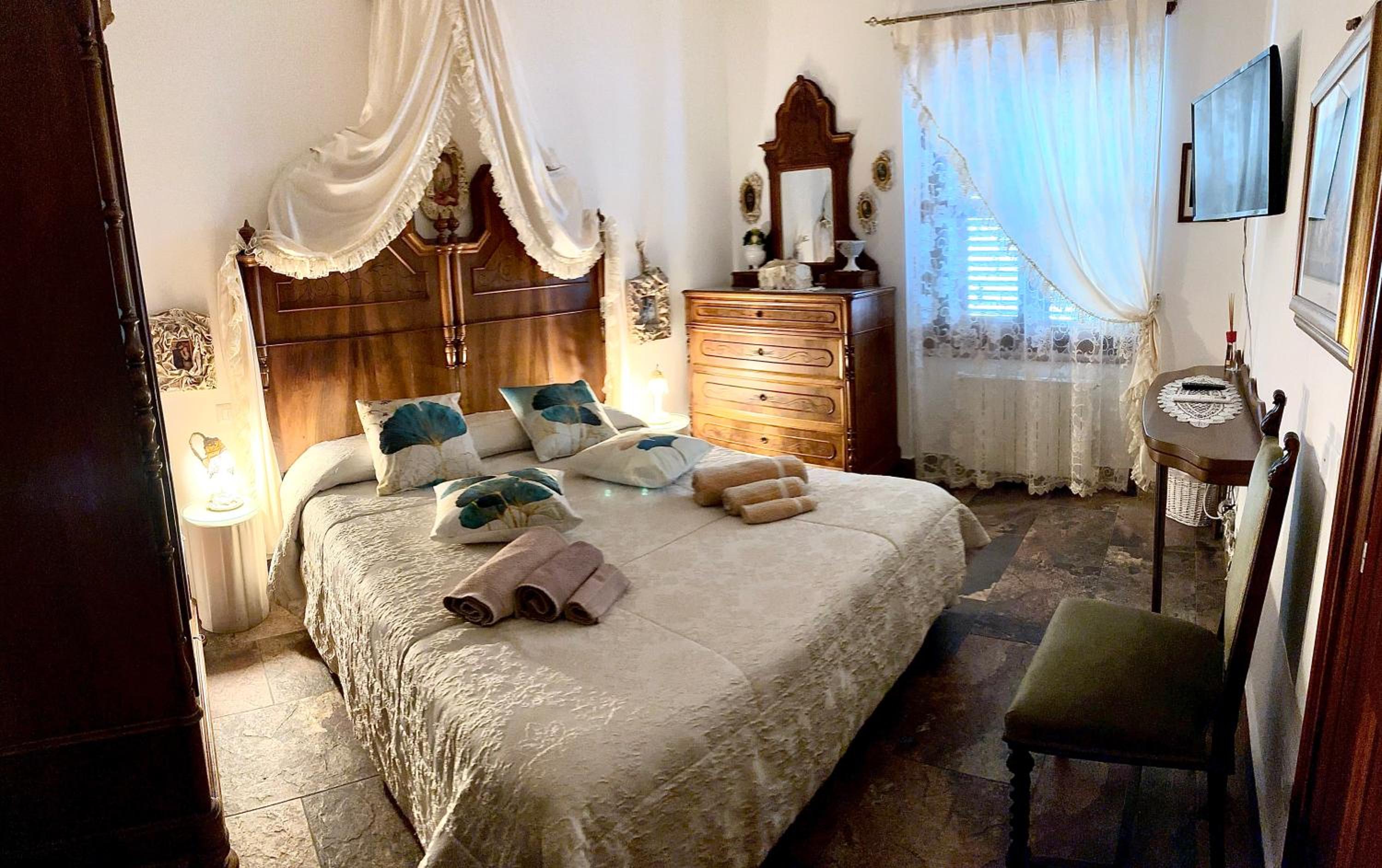 Double Room with Private Bathroom photo 1