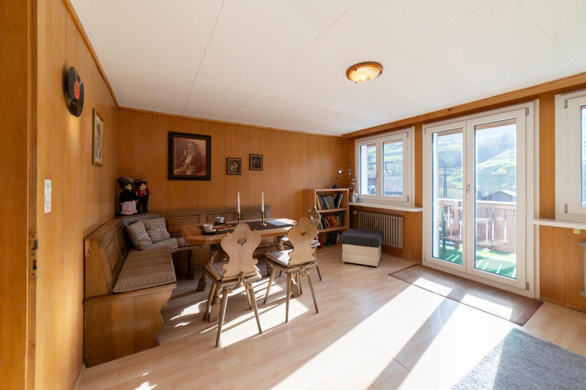 Apartment with Mountain View