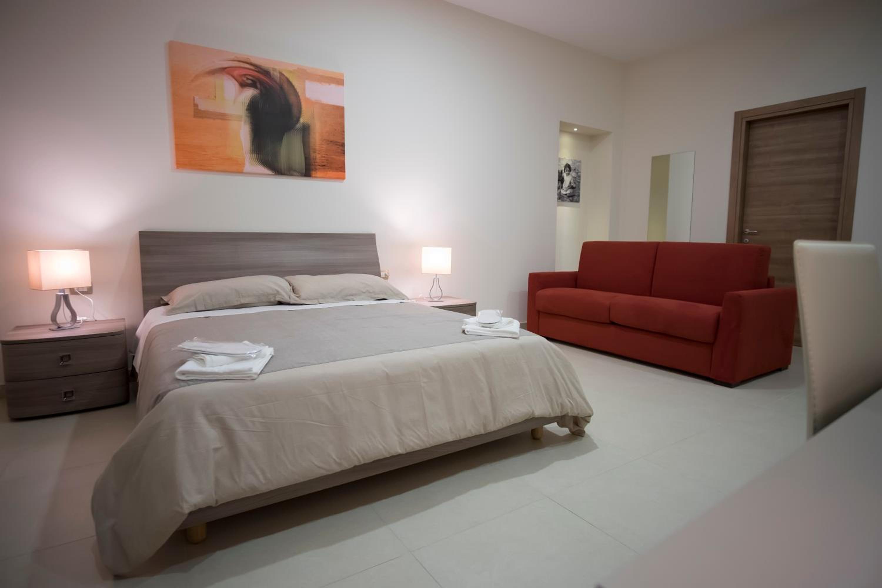 Deluxe Double Room with Balcony photo 1