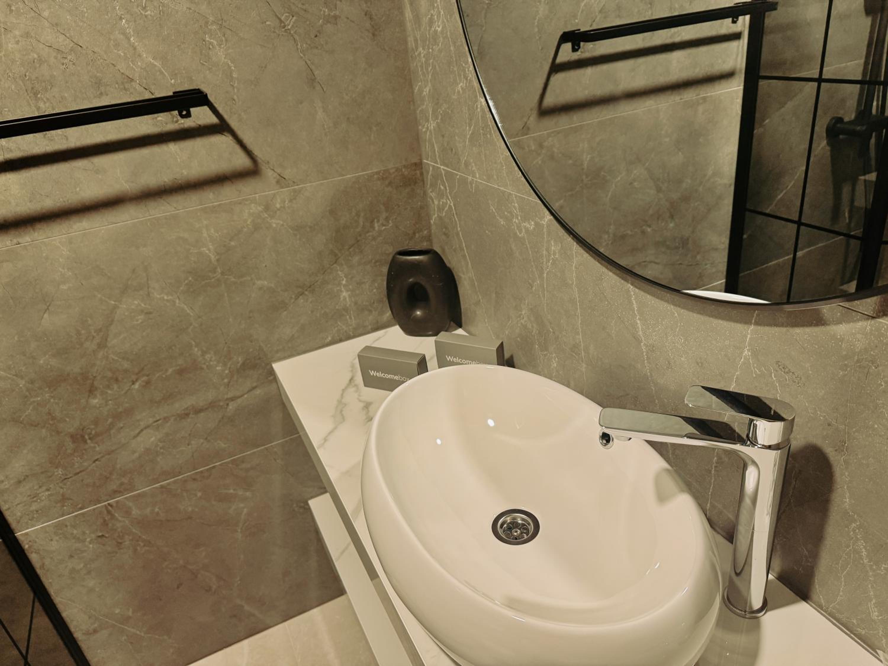 Deluxe Double Room with Bath photo 2