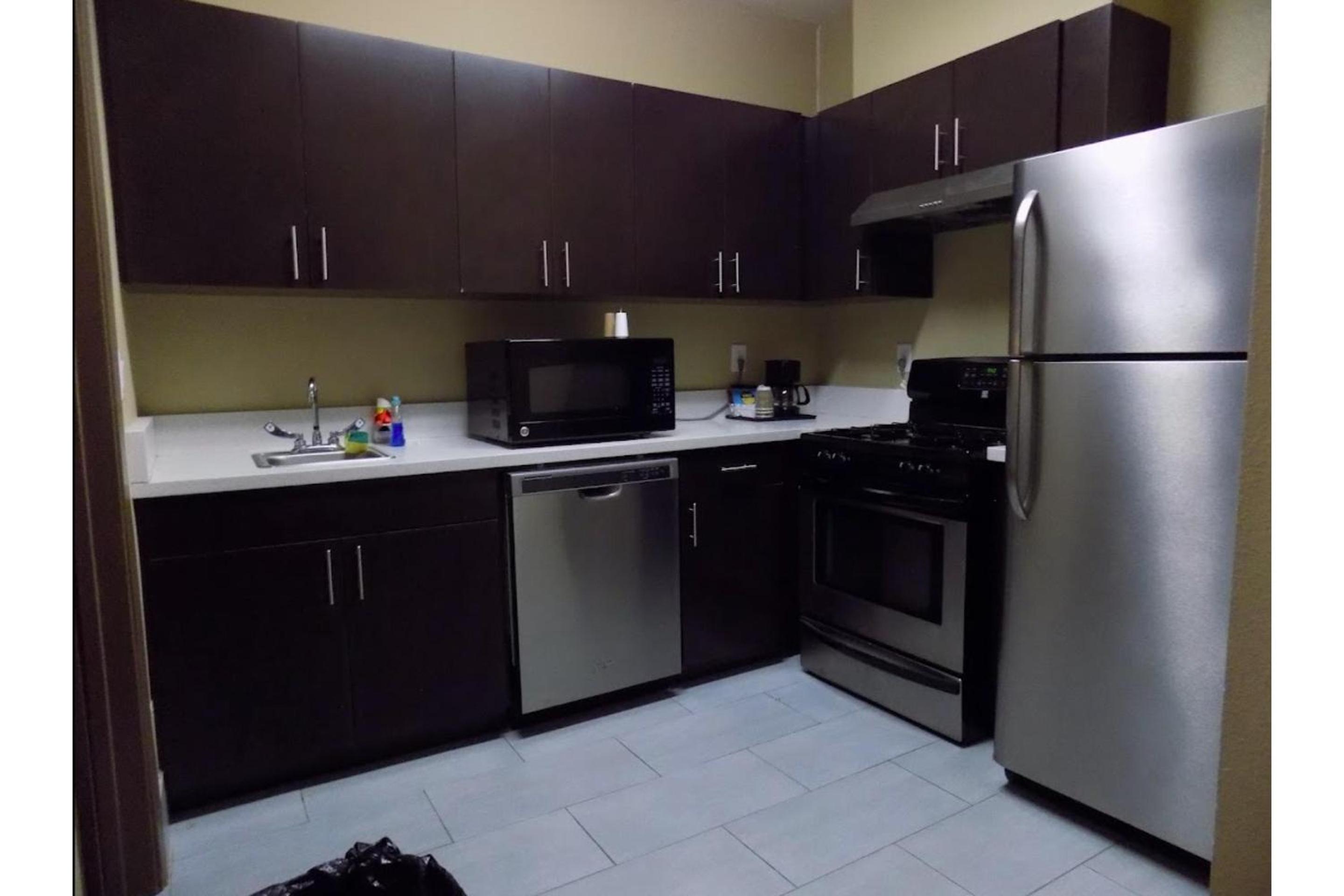 King Bed with Kitchenette Non-Smoking - Photo 2
