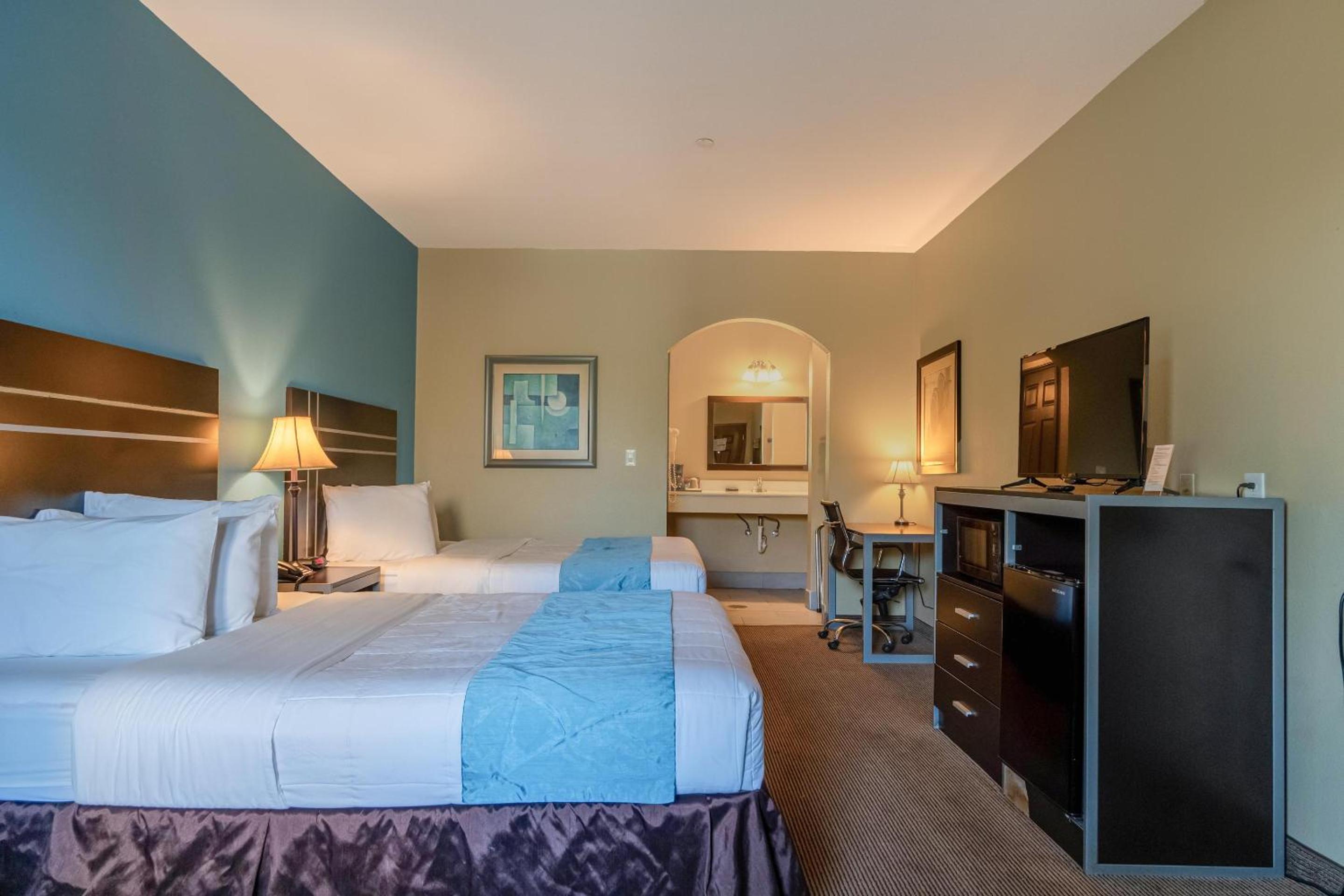 2 Queen Beds Non-Smoking - Photo 7
