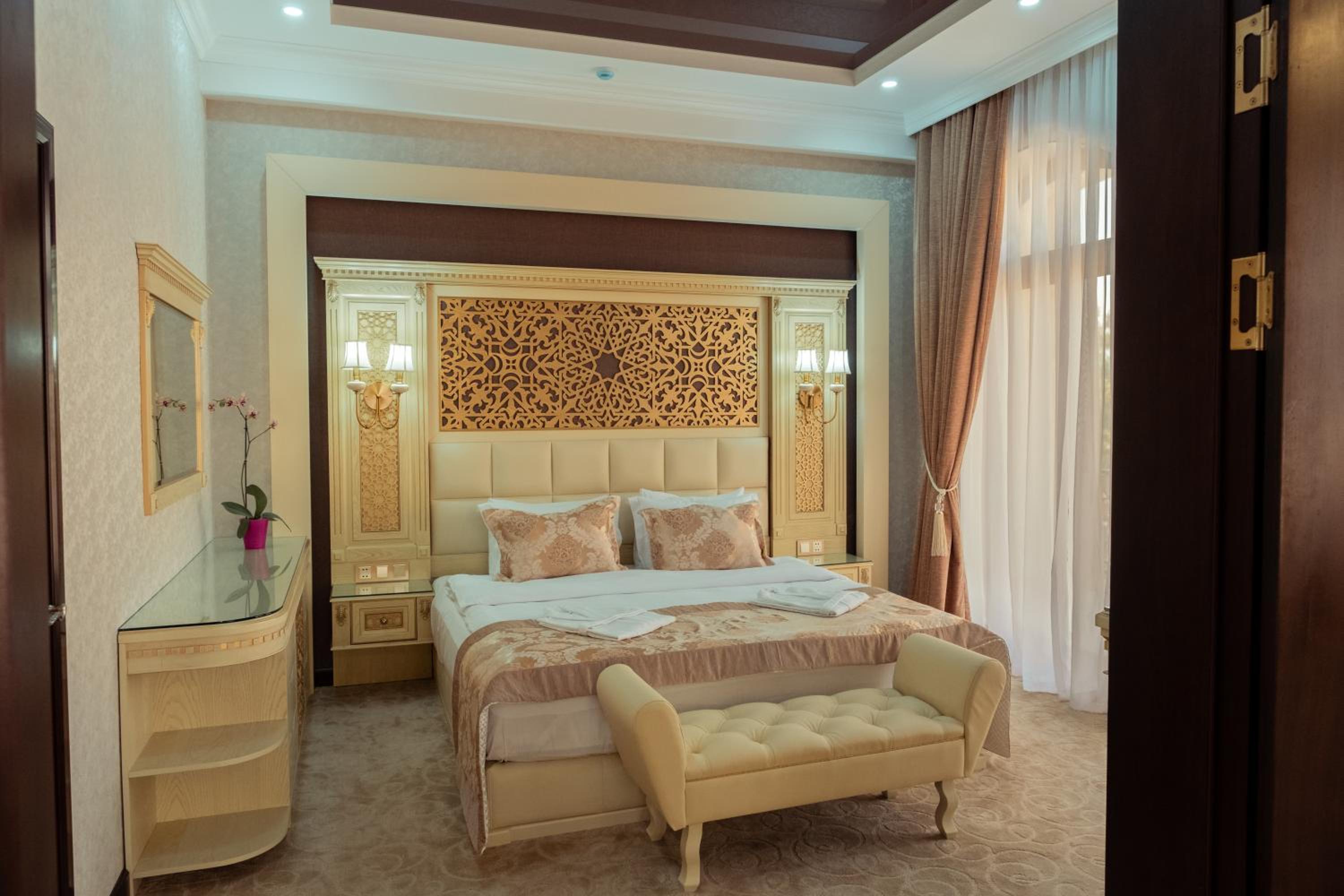 Deluxe Suite with Spa Bath