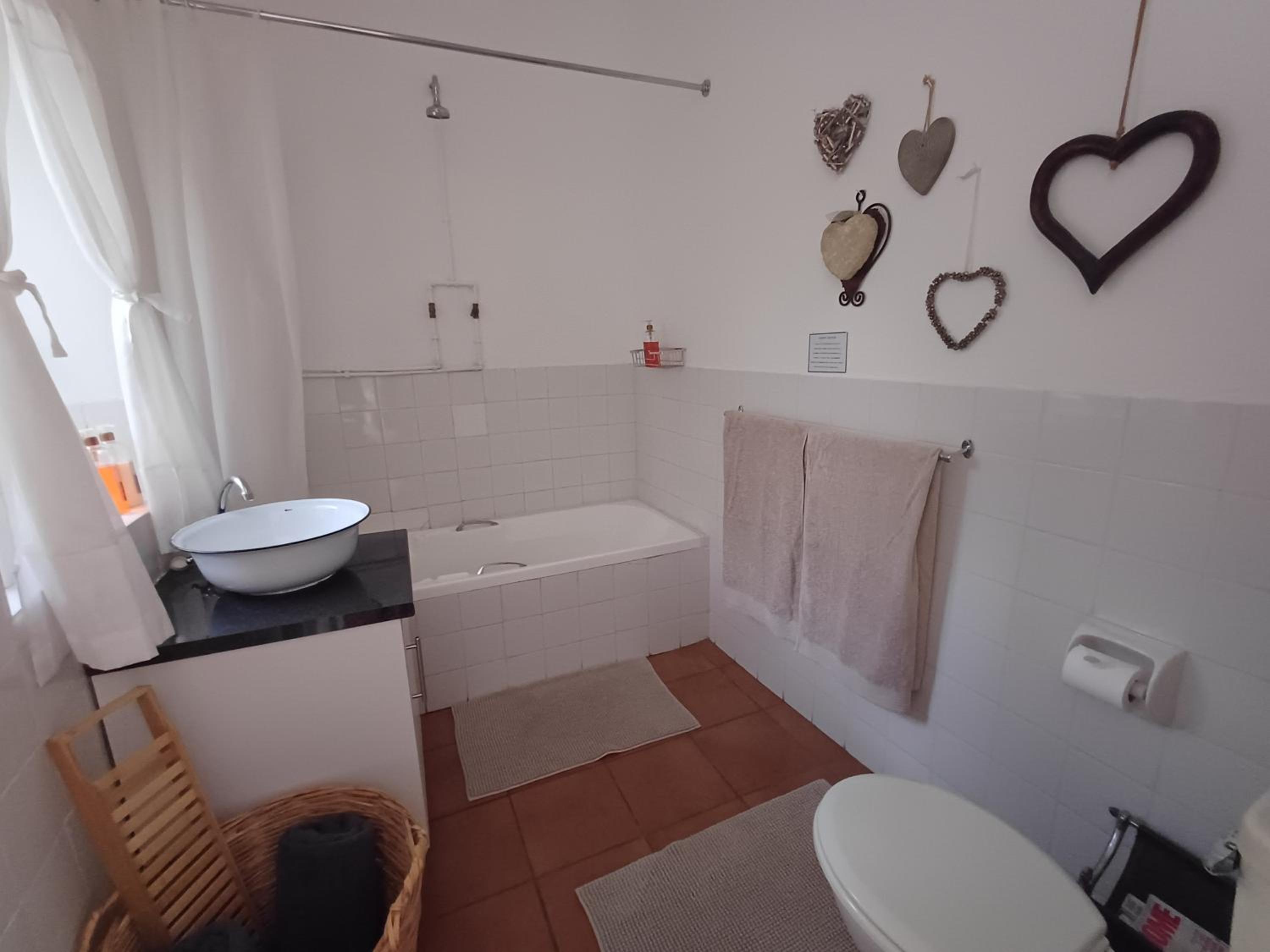 Double Room with Patio - Photo 9