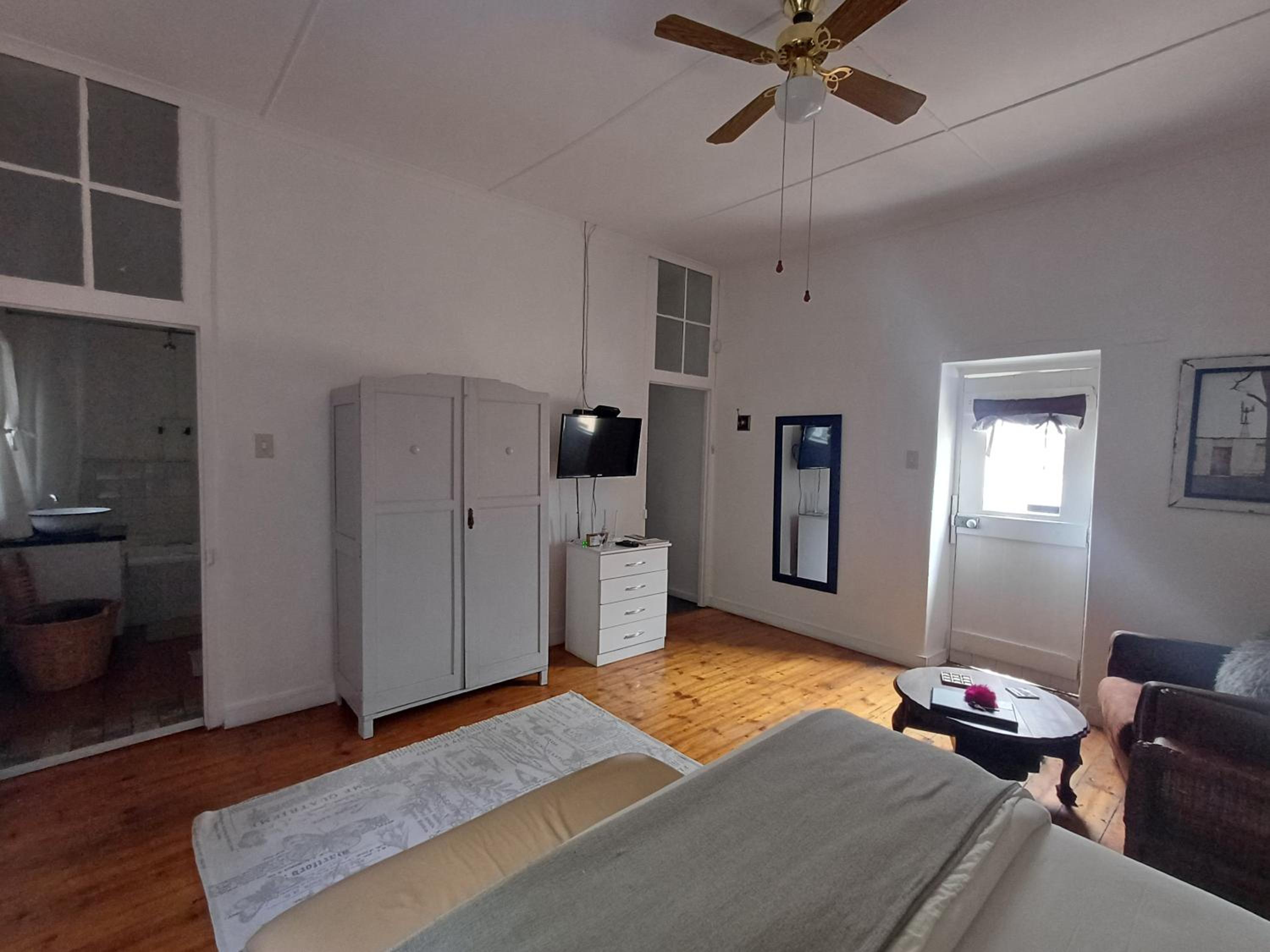 Double Room with Patio - Photo 5