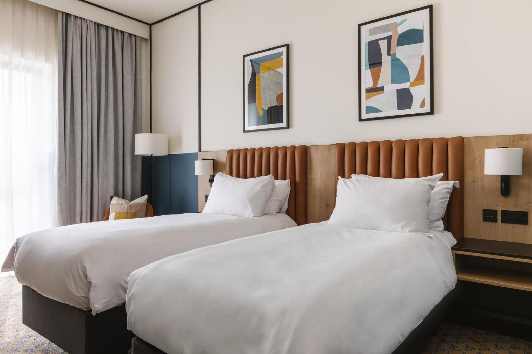 Grand Double Room with Two Double Beds - Photo 25
