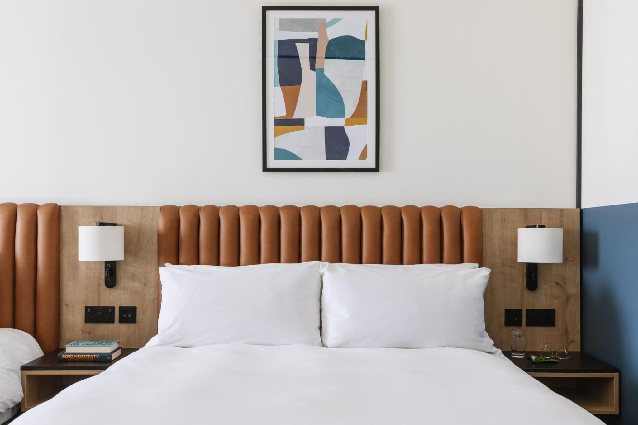 Grand Double Room with Two Double Beds - Photo 11