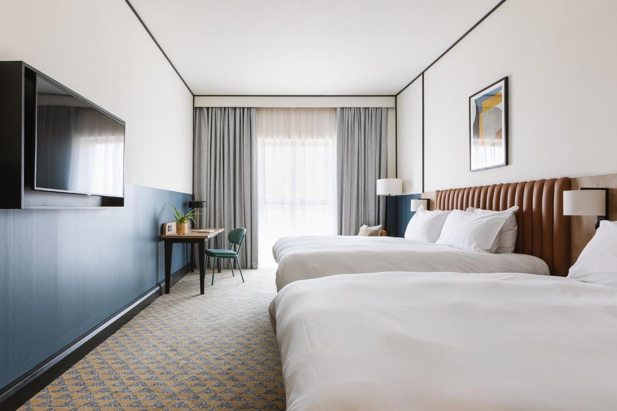 Grand Double Room with Two Double Beds - Photo 19