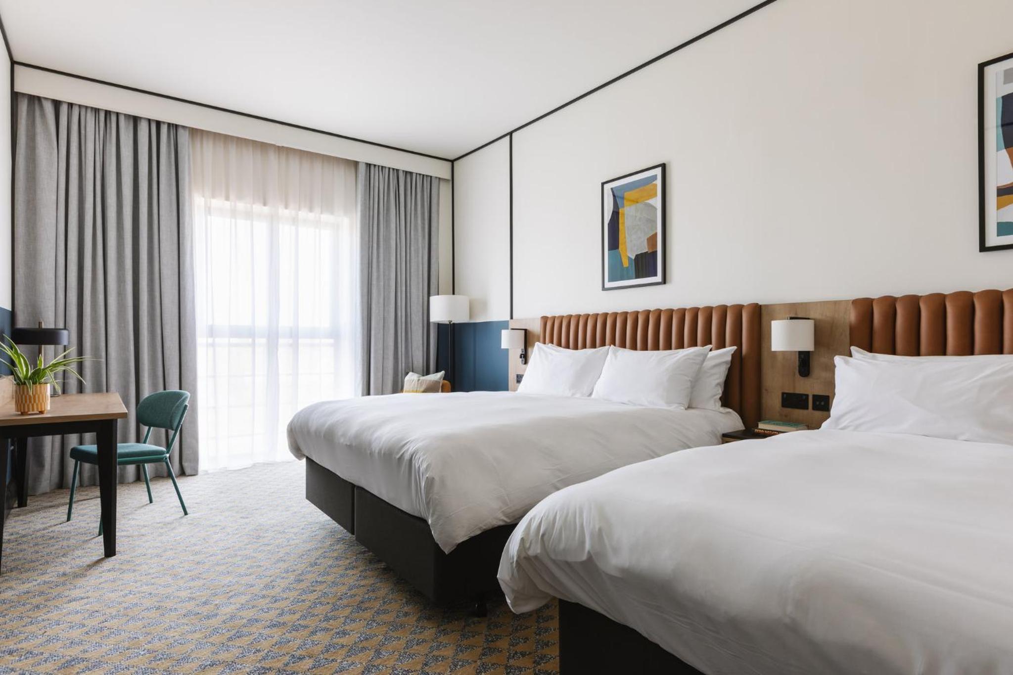 Grand Double Room with Two Double Beds - Photo 20