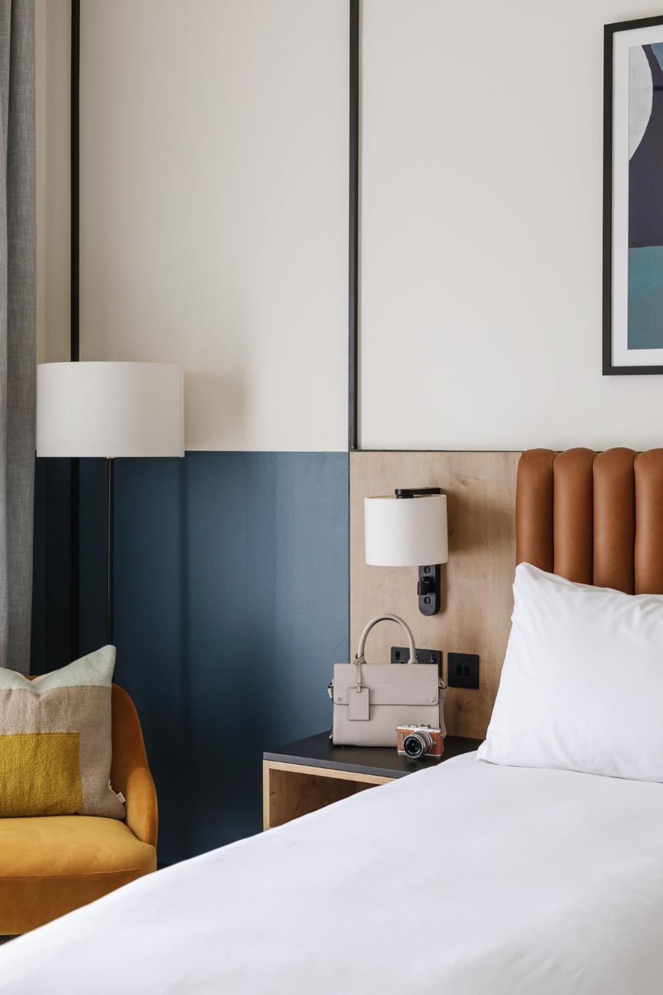Premium Twin Room - Photo 13