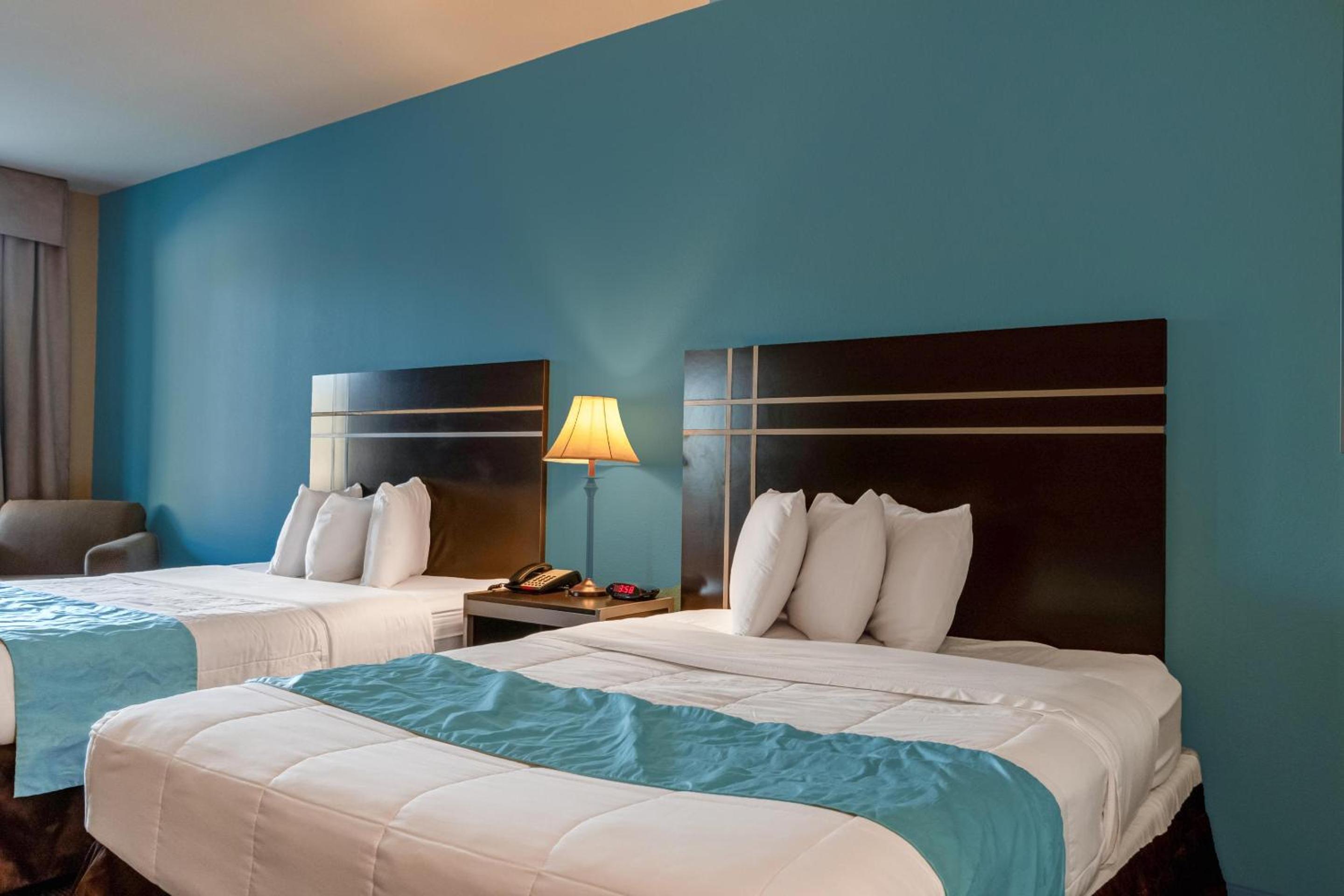 2 Queen Beds Non-Smoking - Photo 2