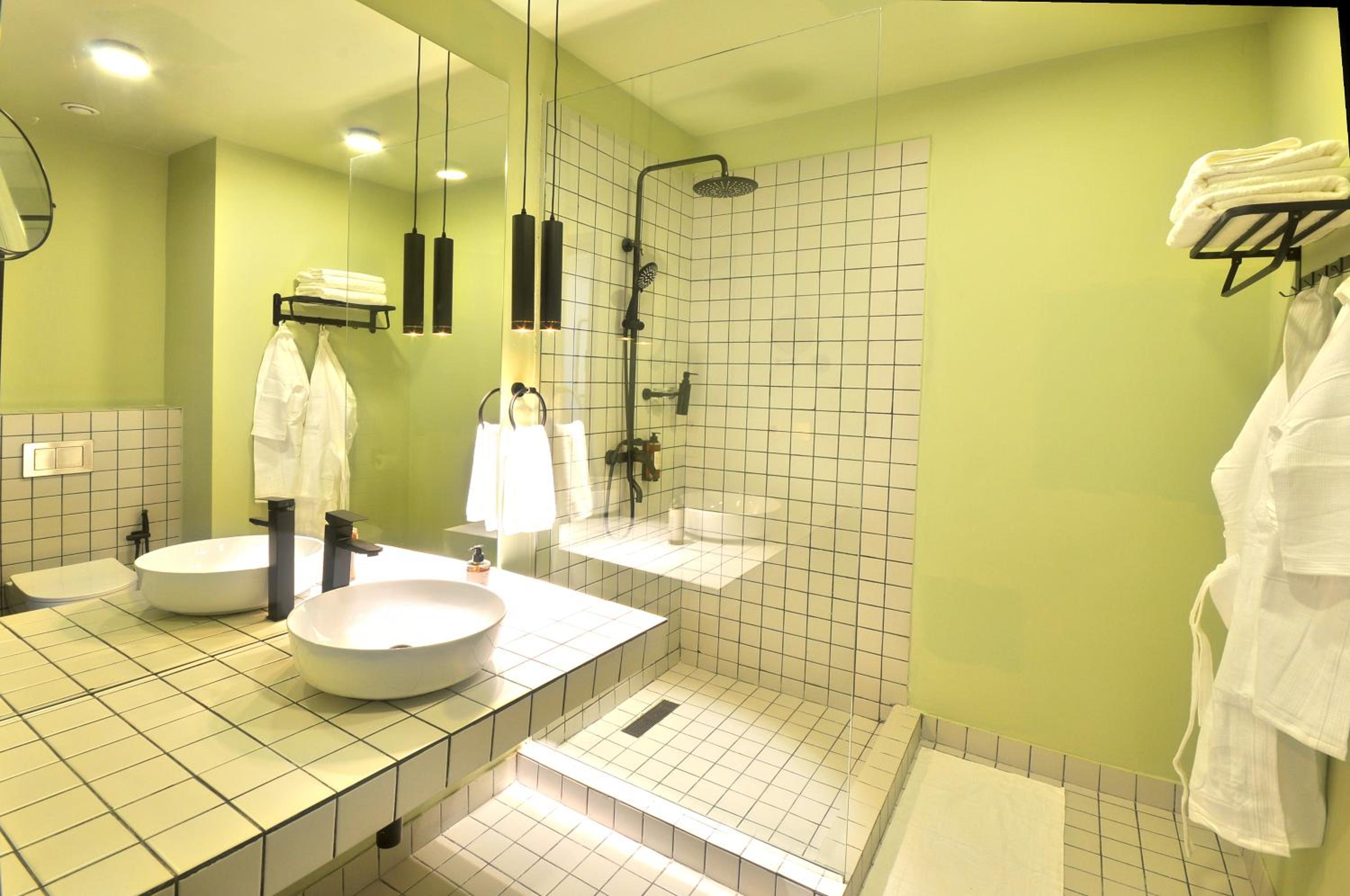 Large Twin Room - Photo 7