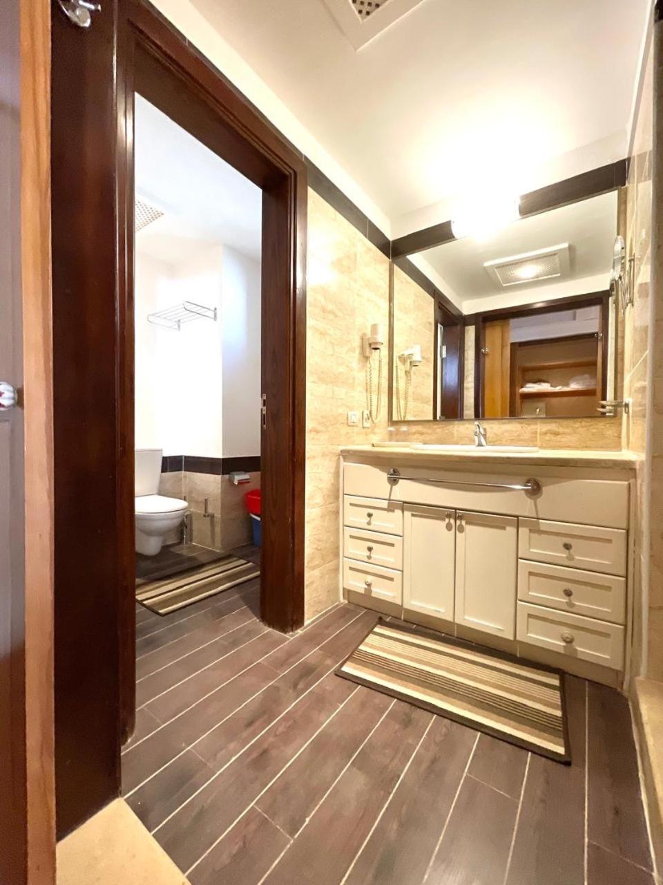 Deluxe Family Room photo 2