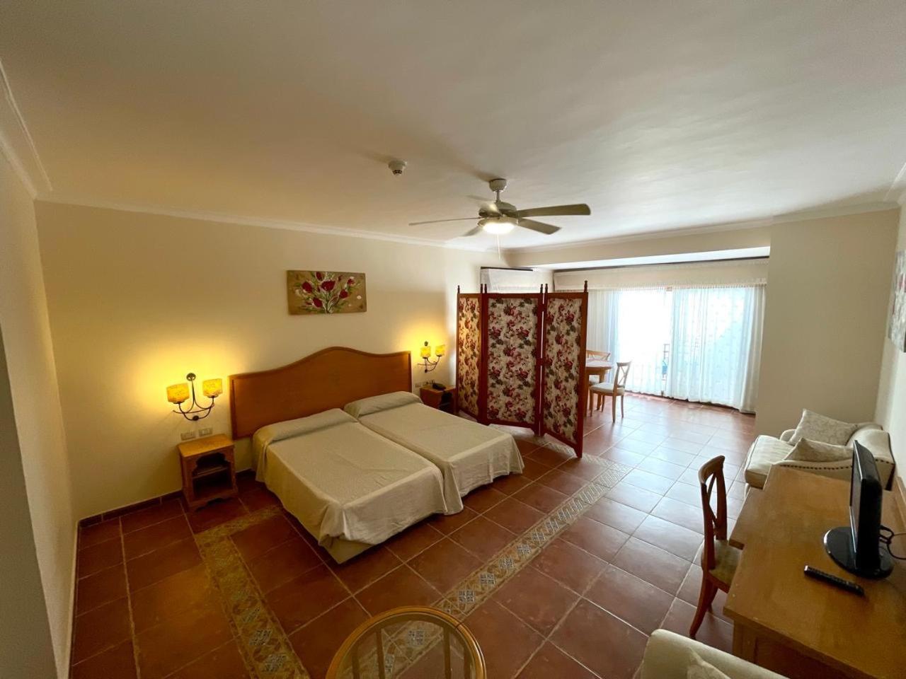 Deluxe Family Room photo 1