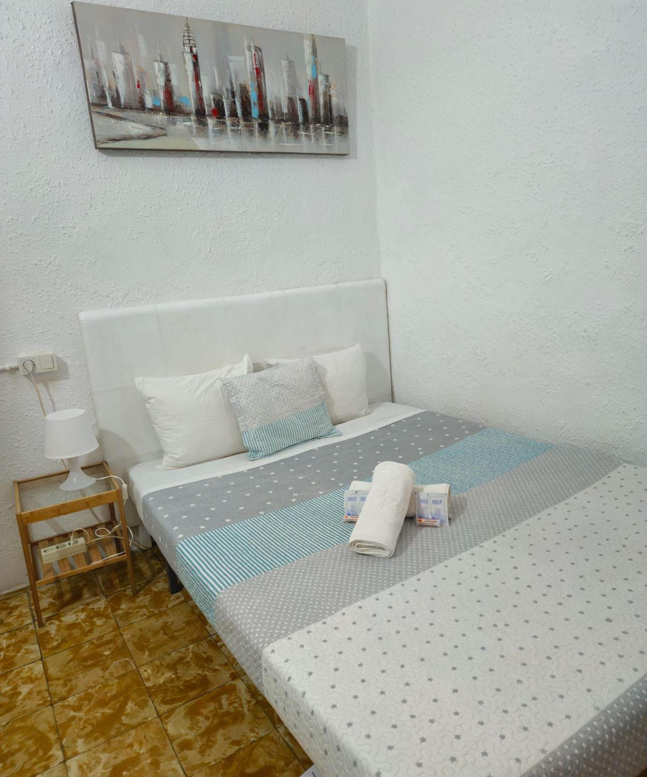 Double Room with Shared Bathroom photo 2