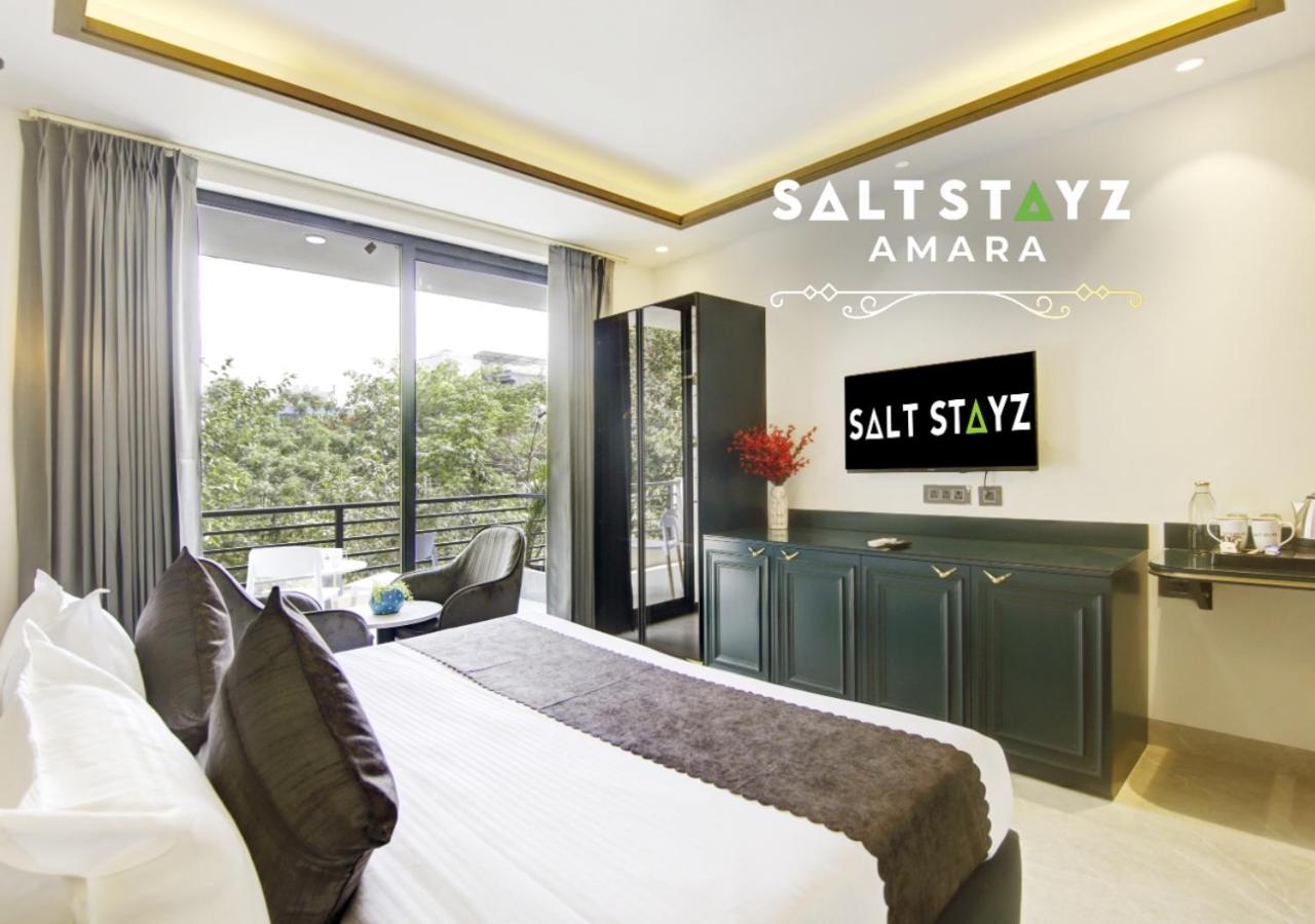Superior King Room with City View Balcony - GYM Access