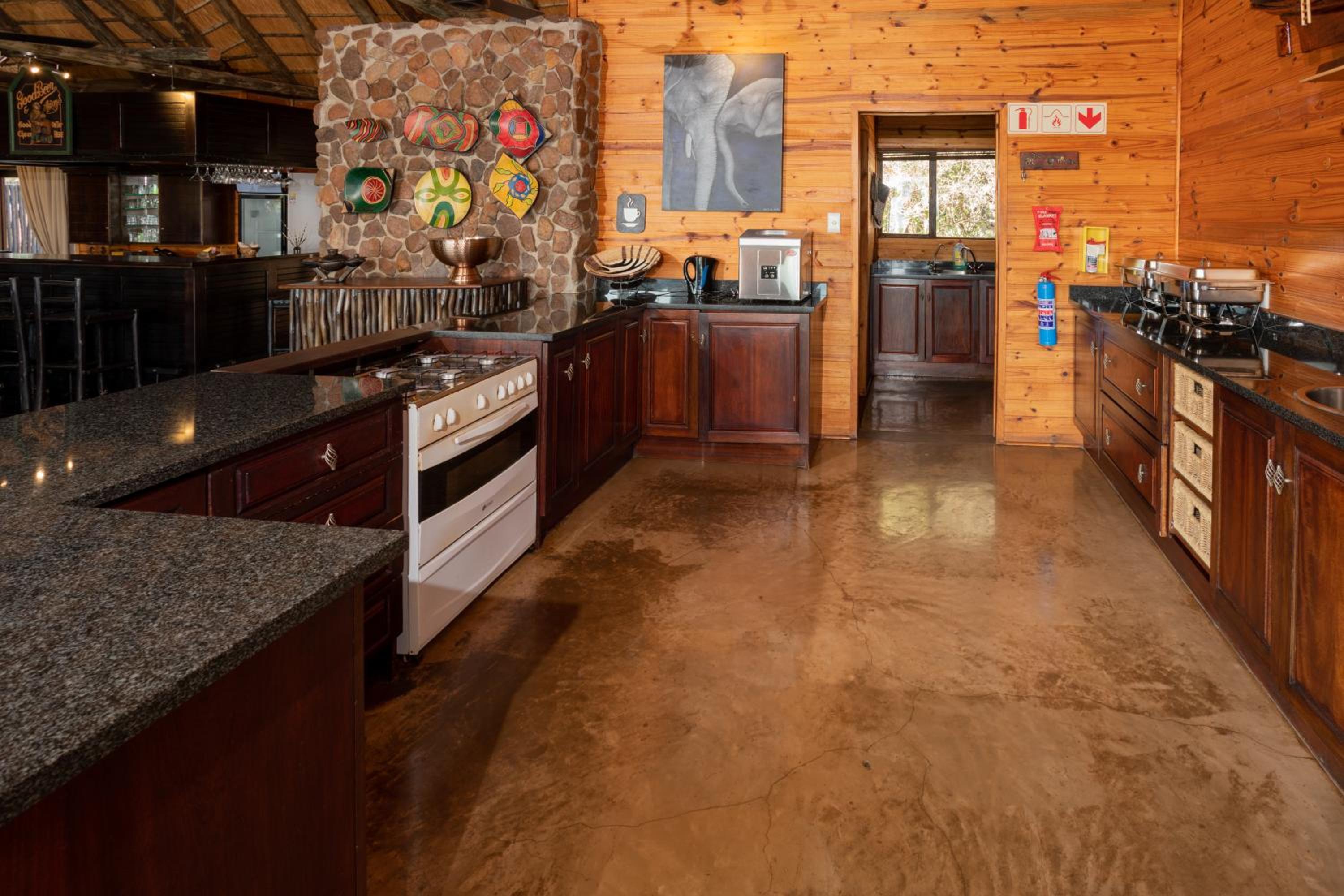 Premier Family Room photo 2