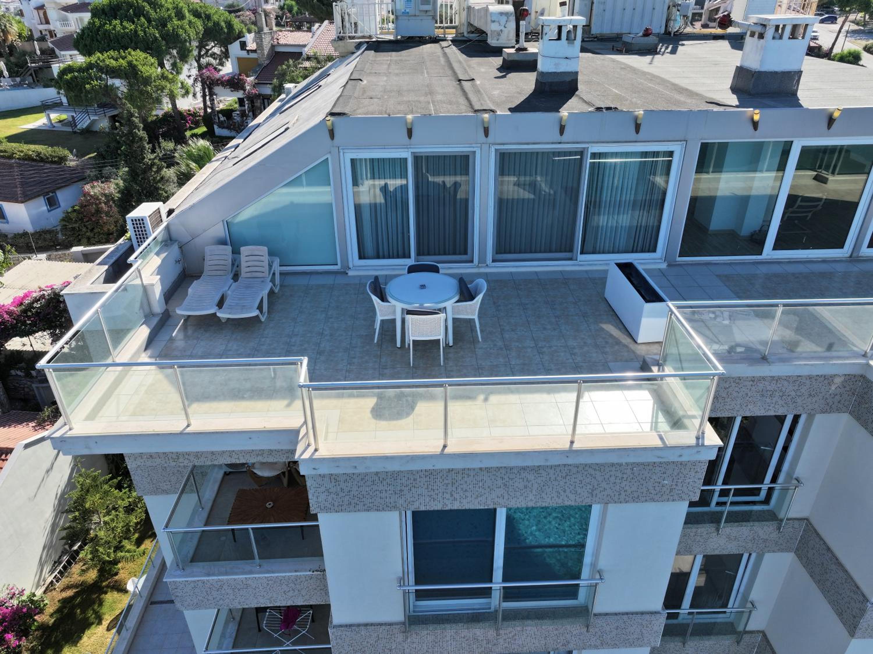Apartment with View and Balcony photo 2