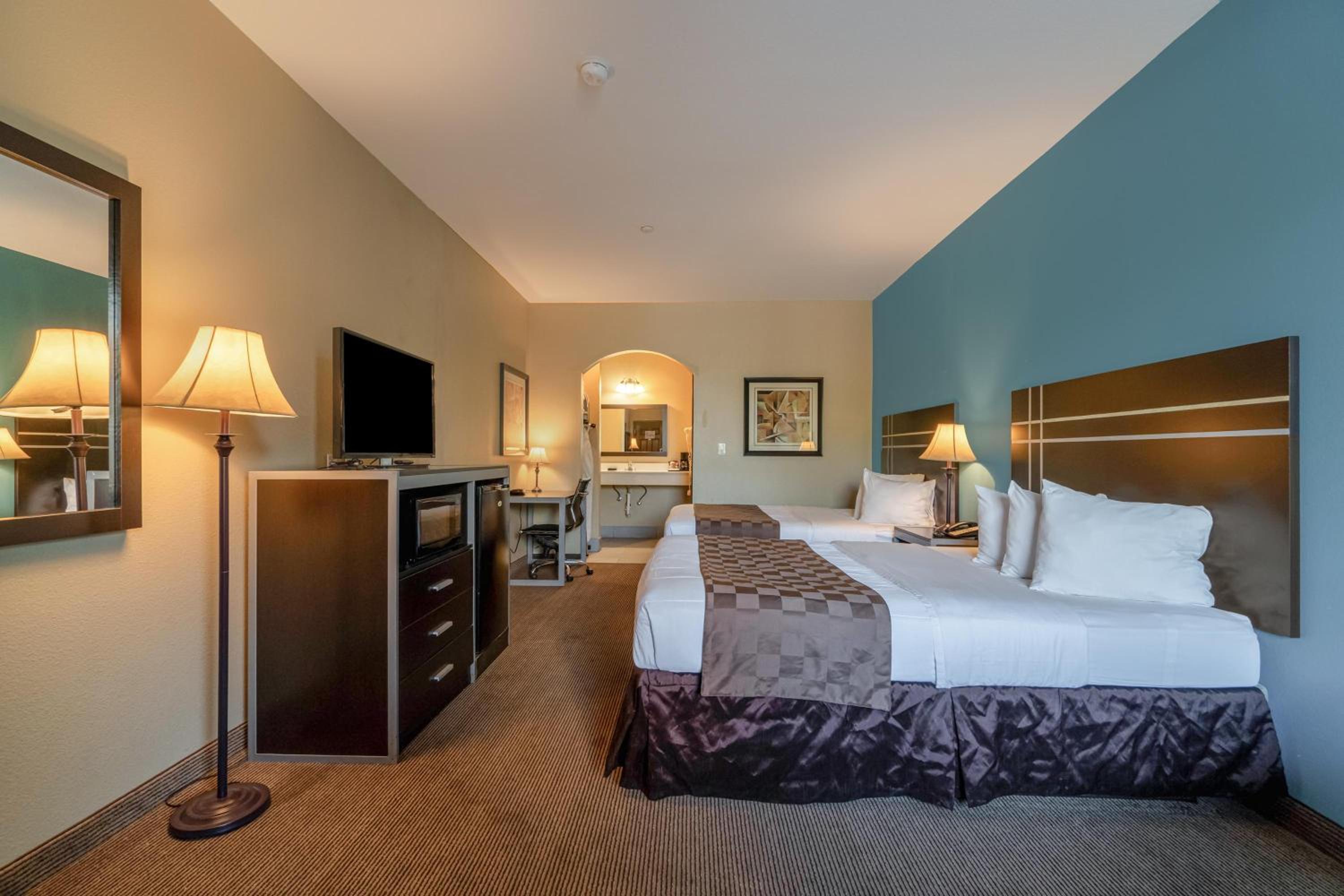 2 Queen Beds Suite Non-Smoking - Photo 2