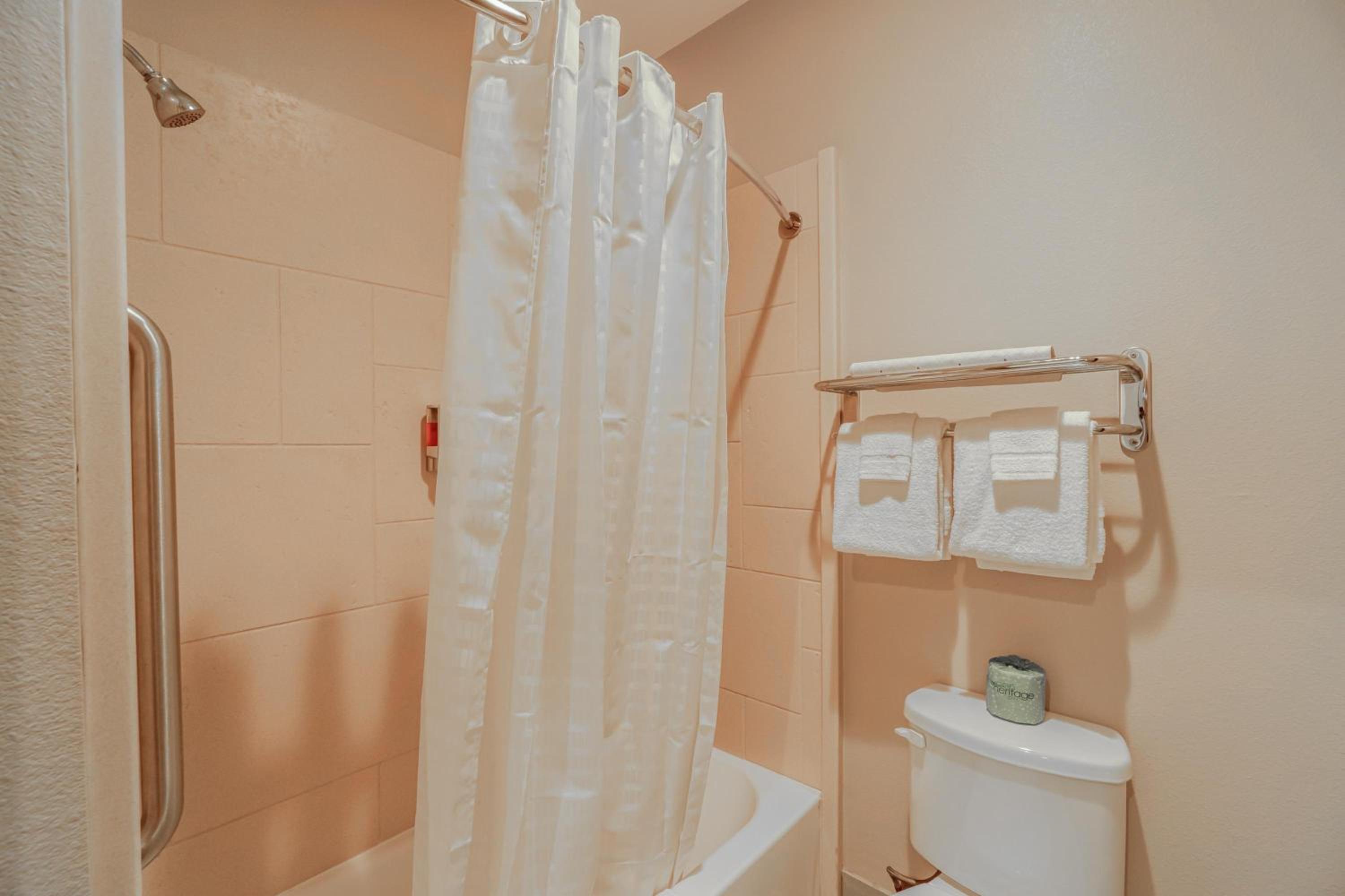 2 Queen Beds Suite Non-Smoking - Photo 7