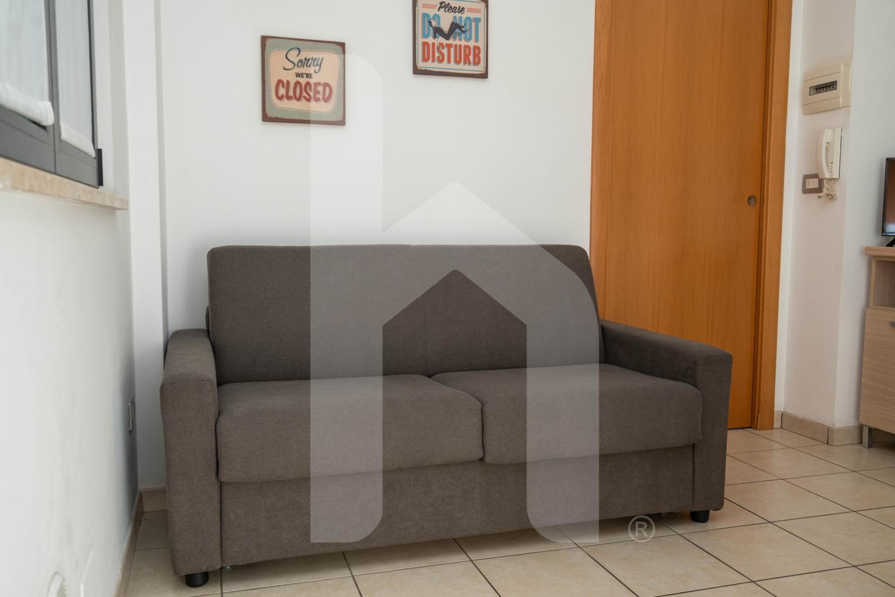 One-Bedroom Apartment photo 2