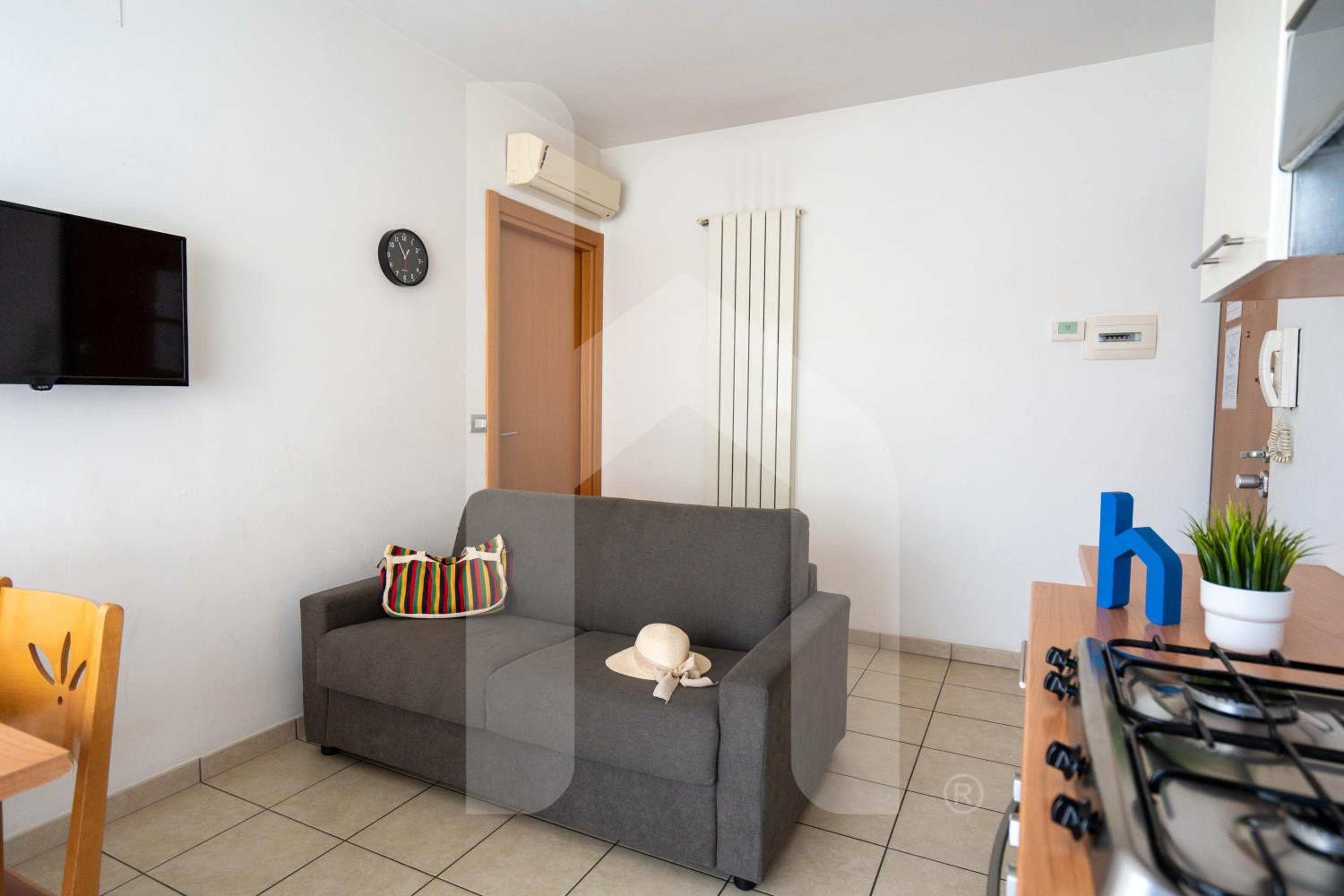 One-Bedroom Apartment photo 2
