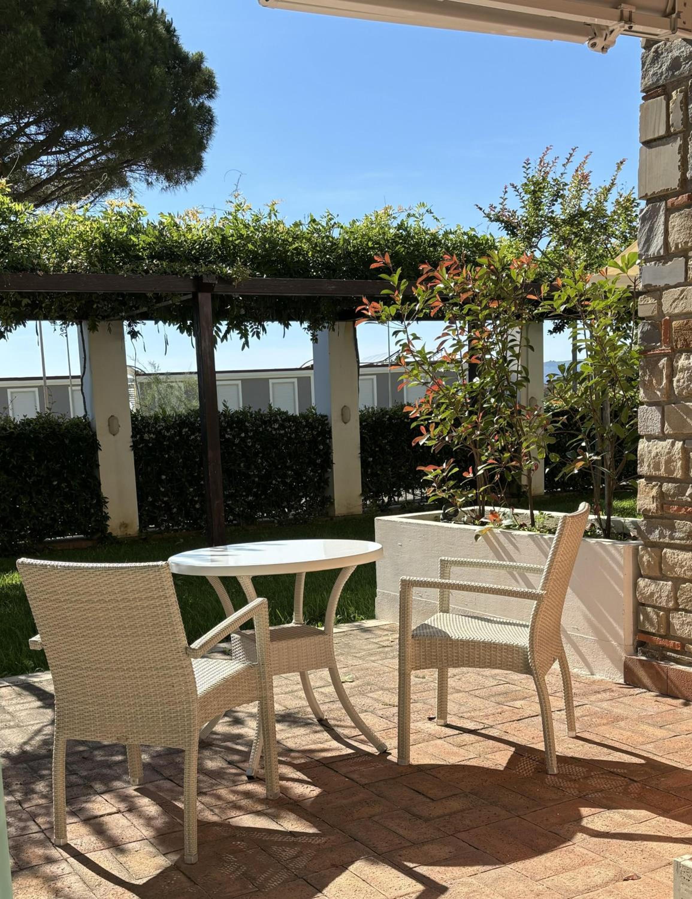 One-Bedroom Apartment with Garden photo 2